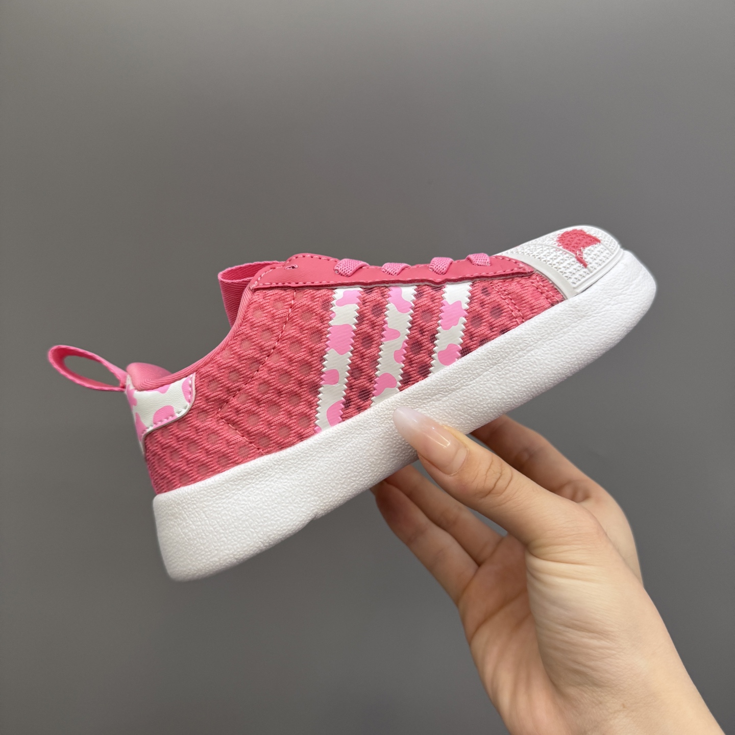 图片[5]-新款贝壳头网面松紧带一脚蹬儿童运动鞋 尺码：22-37码 专柜同步新款🆕 网面透气又舒适☁️ 松紧带设计，贴合脚背✌🏻 超轻EVA大底，脚感不言而喻✔️-选品中心