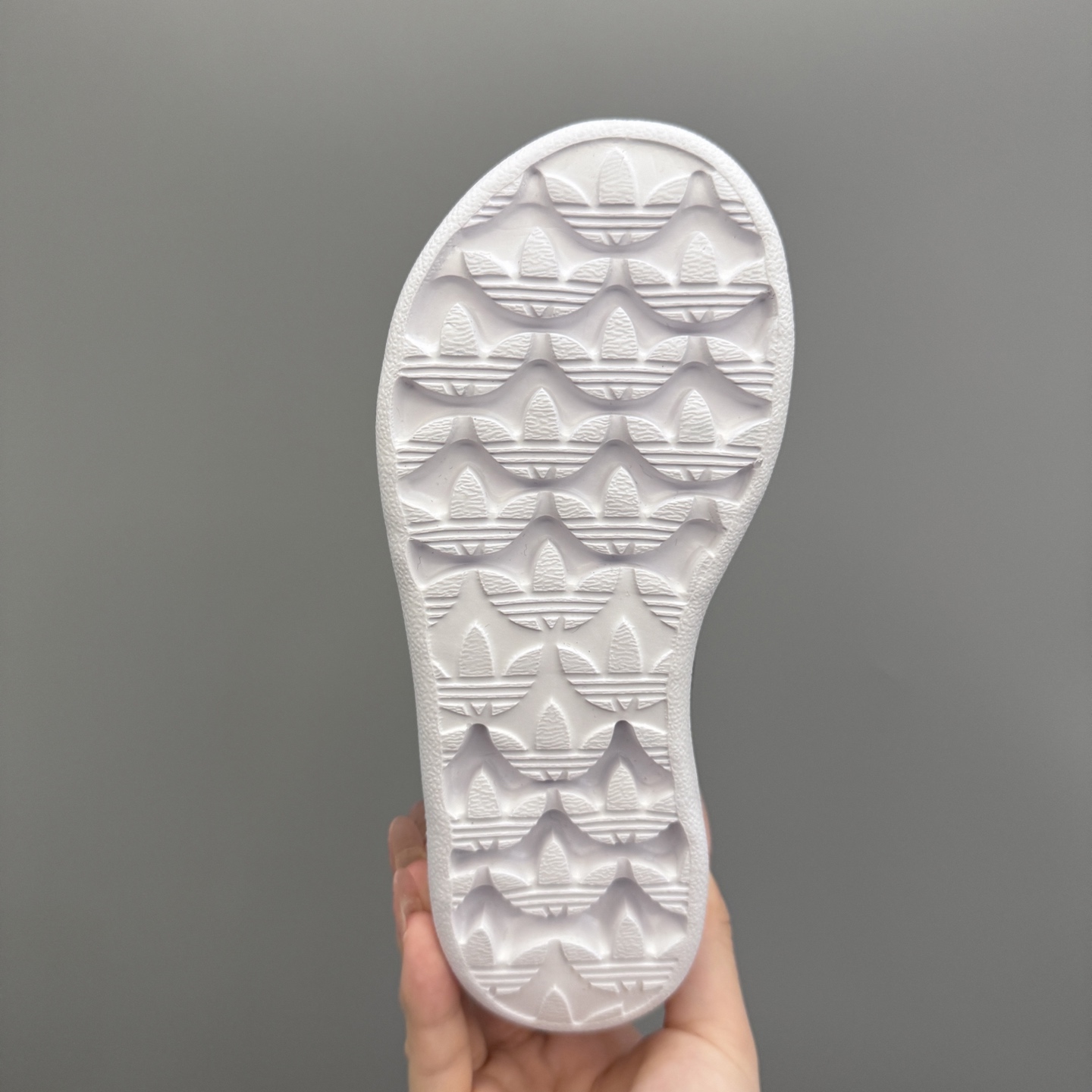 图片[9]-新款贝壳头网面松紧带一脚蹬儿童运动鞋 尺码：22-37码 专柜同步新款🆕 网面透气又舒适☁️ 松紧带设计，贴合脚背✌🏻 超轻EVA大底，脚感不言而喻✔️-选品中心