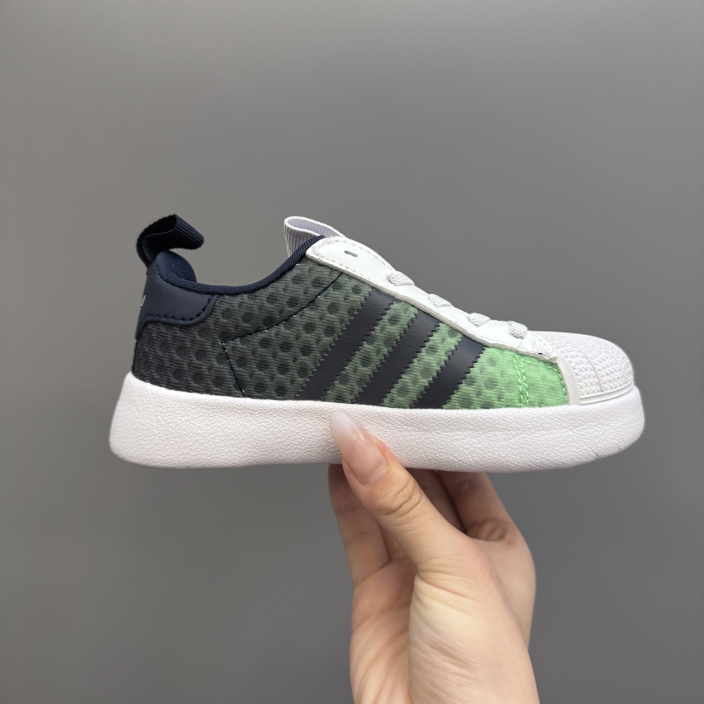 图片[4]-新款贝壳头网面松紧带一脚蹬儿童运动鞋 尺码：22-37码 专柜同步新款🆕 网面透气又舒适☁️ 松紧带设计，贴合脚背✌🏻 超轻EVA大底，脚感不言而喻✔️-选品中心