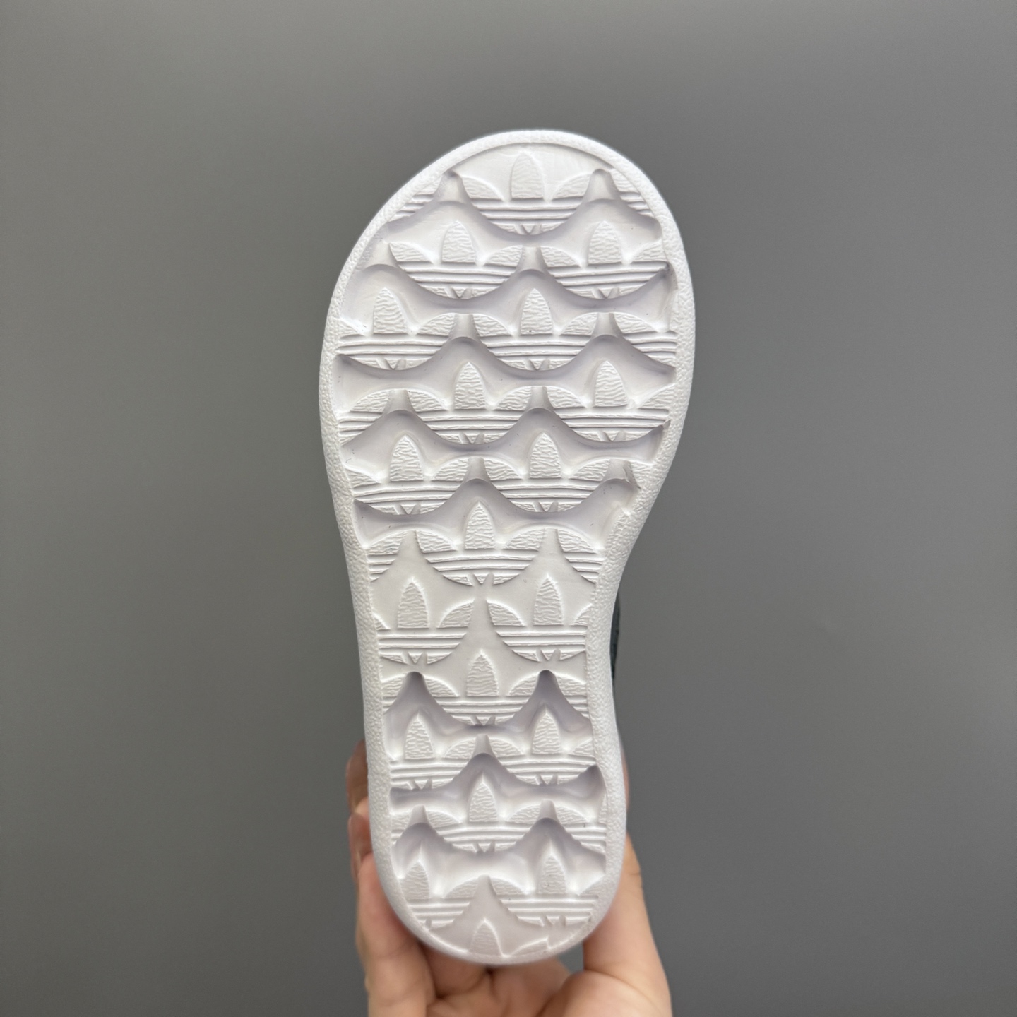 图片[9]-新款贝壳头网面松紧带一脚蹬儿童运动鞋 尺码：22-37码 专柜同步新款🆕 网面透气又舒适☁️ 松紧带设计，贴合脚背✌🏻 超轻EVA大底，脚感不言而喻✔️-选品中心