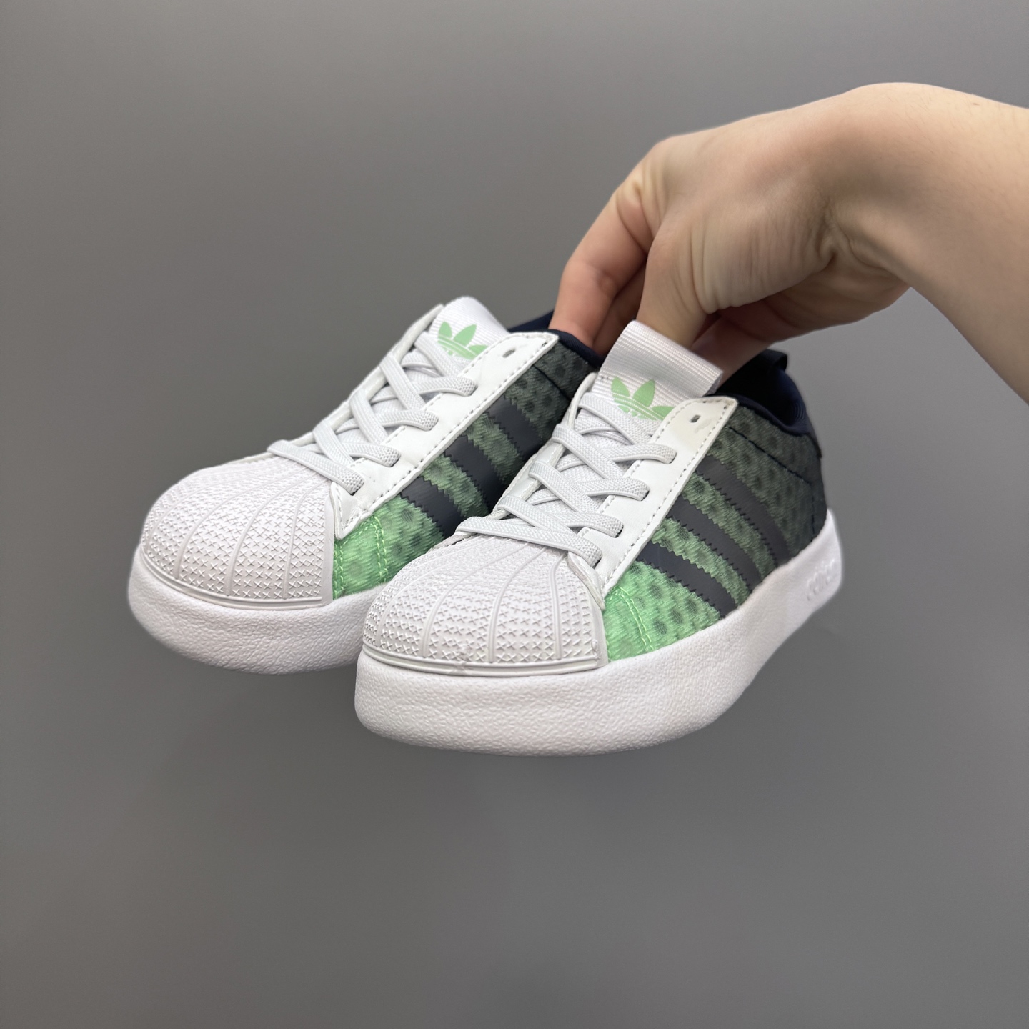 图片[3]-新款贝壳头网面松紧带一脚蹬儿童运动鞋 尺码：22-37码 专柜同步新款🆕 网面透气又舒适☁️ 松紧带设计，贴合脚背✌🏻 超轻EVA大底，脚感不言而喻✔️-选品中心