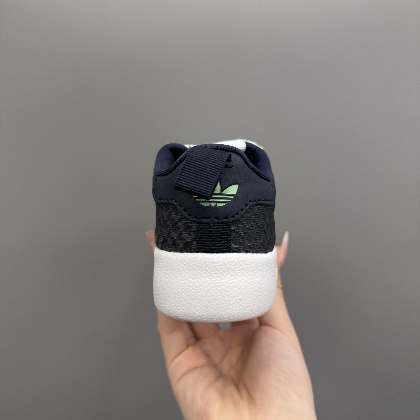 图片[8]-新款贝壳头网面松紧带一脚蹬儿童运动鞋 尺码：22-37码 专柜同步新款🆕 网面透气又舒适☁️ 松紧带设计，贴合脚背✌🏻 超轻EVA大底，脚感不言而喻✔️-选品中心