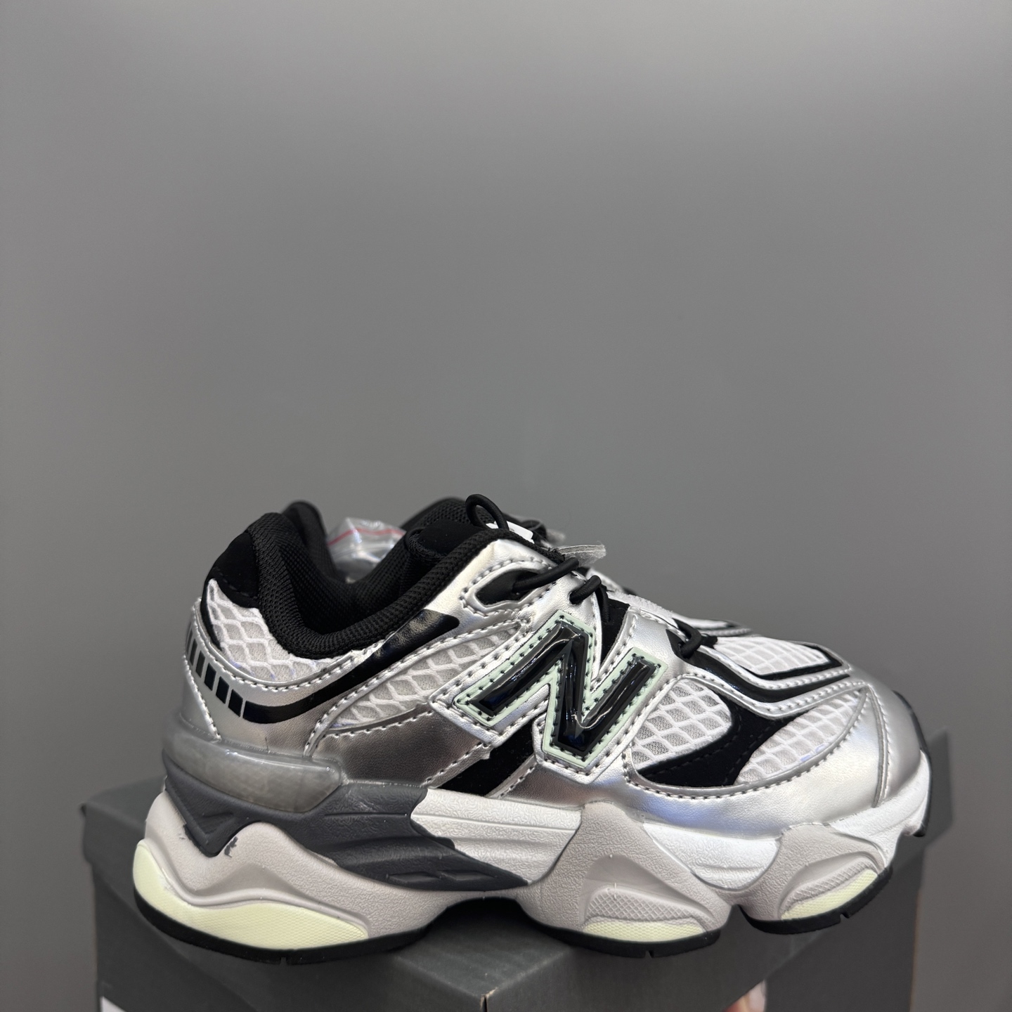 NB9060松紧扣儿童老爹运动鞋 尺码：24-36码 经典NB9060老爹款🆕 松紧扣设计，附赠一对鞋带，穿脱方便✌🏻 老爹款式设计，百搭又时髦✨-选品中心