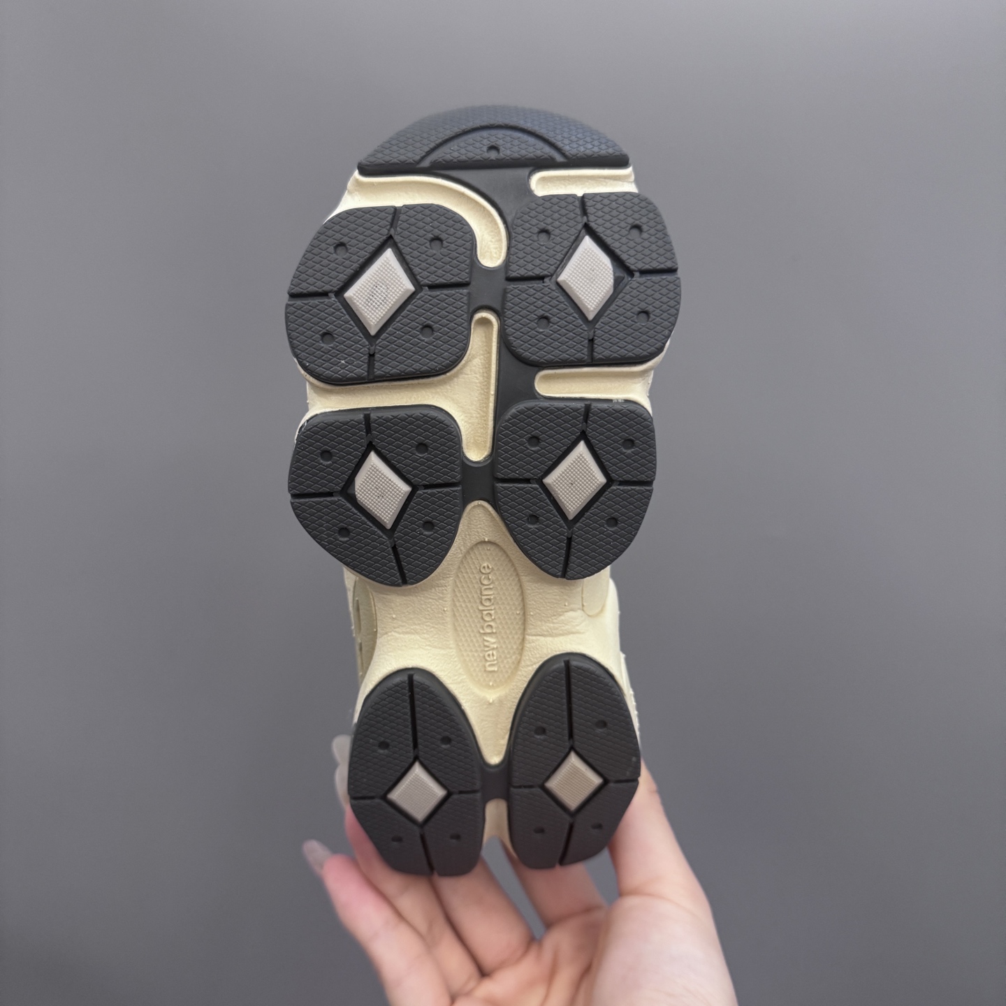 图片[9]-NB9060松紧扣儿童老爹运动鞋 尺码：24-36码 经典NB9060老爹款🆕 松紧扣设计，附赠一对鞋带，穿脱方便✌🏻 老爹款式设计，百搭又时髦✨-选品中心