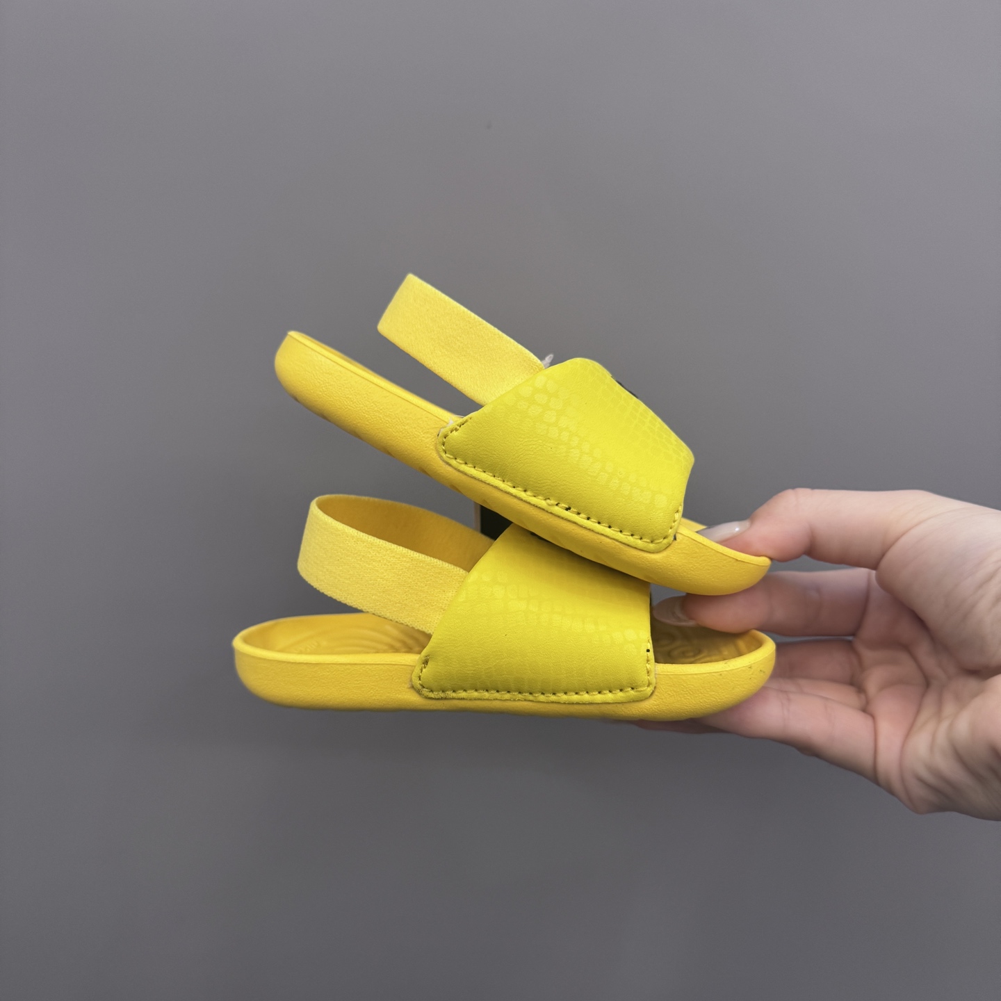 图片[2]-科比小可爱儿童凉拖鞋 尺码：21-29.5码 海边度假必备🏝️ 精致细节做工 两穿凉鞋，超级实穿👍🏻 推荐get✔️-选品中心