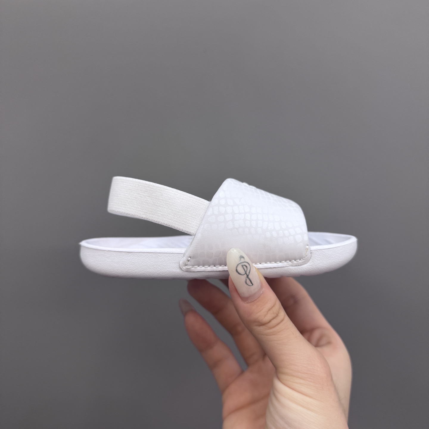 图片[4]-科比小可爱儿童凉拖鞋 尺码：21-29.5码 海边度假必备🏝️ 精致细节做工 两穿凉鞋，超级实穿👍🏻 推荐get✔️-选品中心