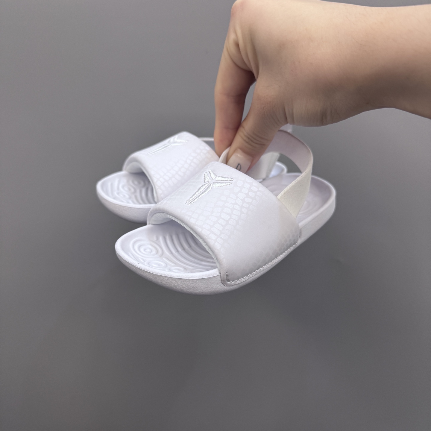 图片[3]-科比小可爱儿童凉拖鞋 尺码：21-29.5码 海边度假必备🏝️ 精致细节做工 两穿凉鞋，超级实穿👍🏻 推荐get✔️-选品中心