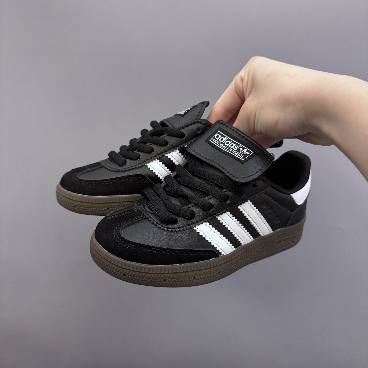 图片[3]-AD德训三代新款handball spezial儿童手球鞋休闲鞋 尺码：22-37码 超百搭的新款德训🆕 优质猪八革面料，质感满分💯 橡胶耐磨防滑大底，脚感超赞👍🏻 额外附赠一对鞋带扣，穿脱更加方便✌🏻-选品中心