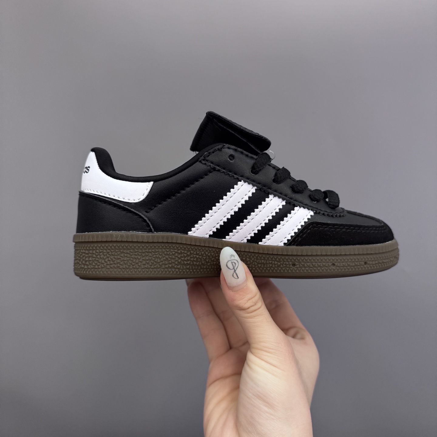 图片[4]-AD德训三代新款handball spezial儿童手球鞋休闲鞋 尺码：22-37码 超百搭的新款德训🆕 优质猪八革面料，质感满分💯 橡胶耐磨防滑大底，脚感超赞👍🏻 额外附赠一对鞋带扣，穿脱更加方便✌🏻-选品中心