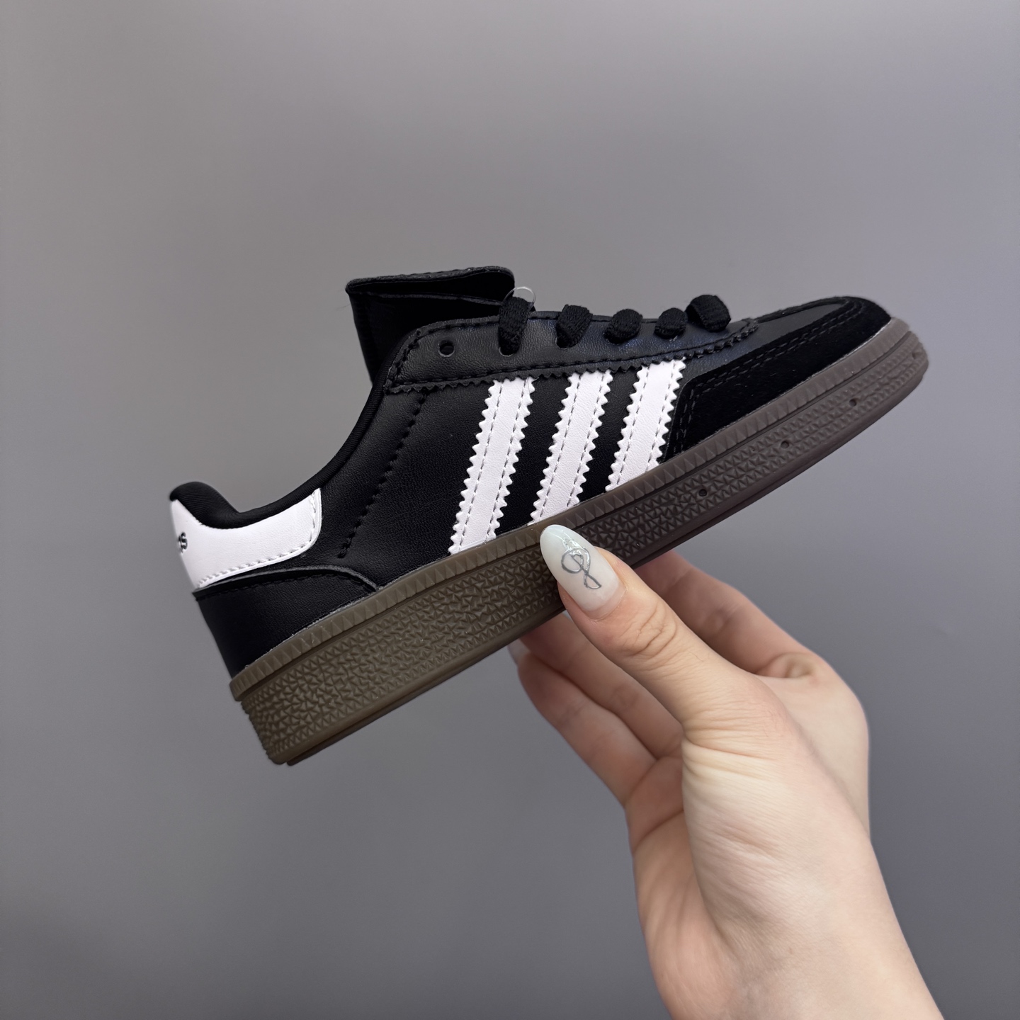 图片[5]-AD德训三代新款handball spezial儿童手球鞋休闲鞋 尺码：22-37码 超百搭的新款德训🆕 优质猪八革面料，质感满分💯 橡胶耐磨防滑大底，脚感超赞👍🏻 额外附赠一对鞋带扣，穿脱更加方便✌🏻-选品中心