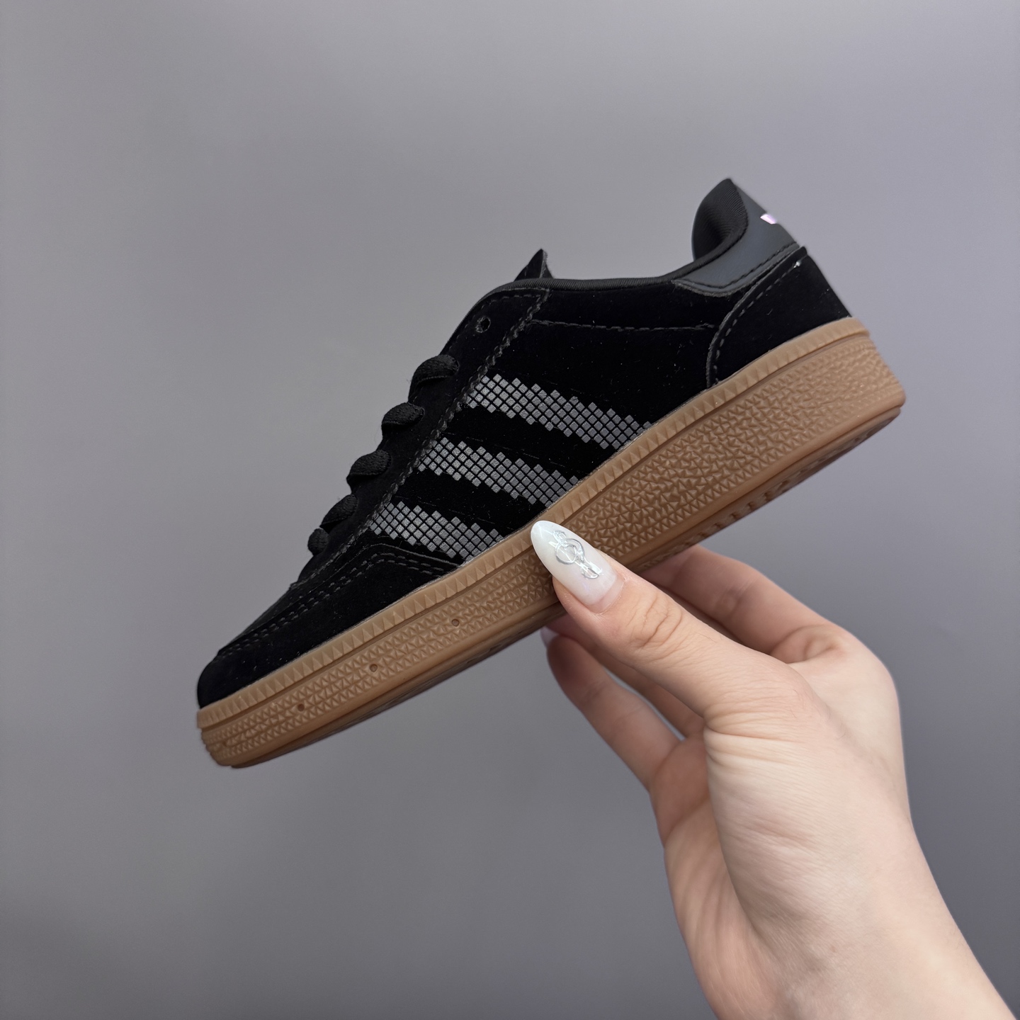 图片[6]-AD德训三代新款handball spezial儿童手球鞋休闲鞋 尺码：22-37码 超百搭的新款德训🆕 优质猪八革面料，质感满分💯 橡胶耐磨防滑大底，脚感超赞👍🏻 额外附赠一对鞋带扣，穿脱更加方便✌🏻-选品中心