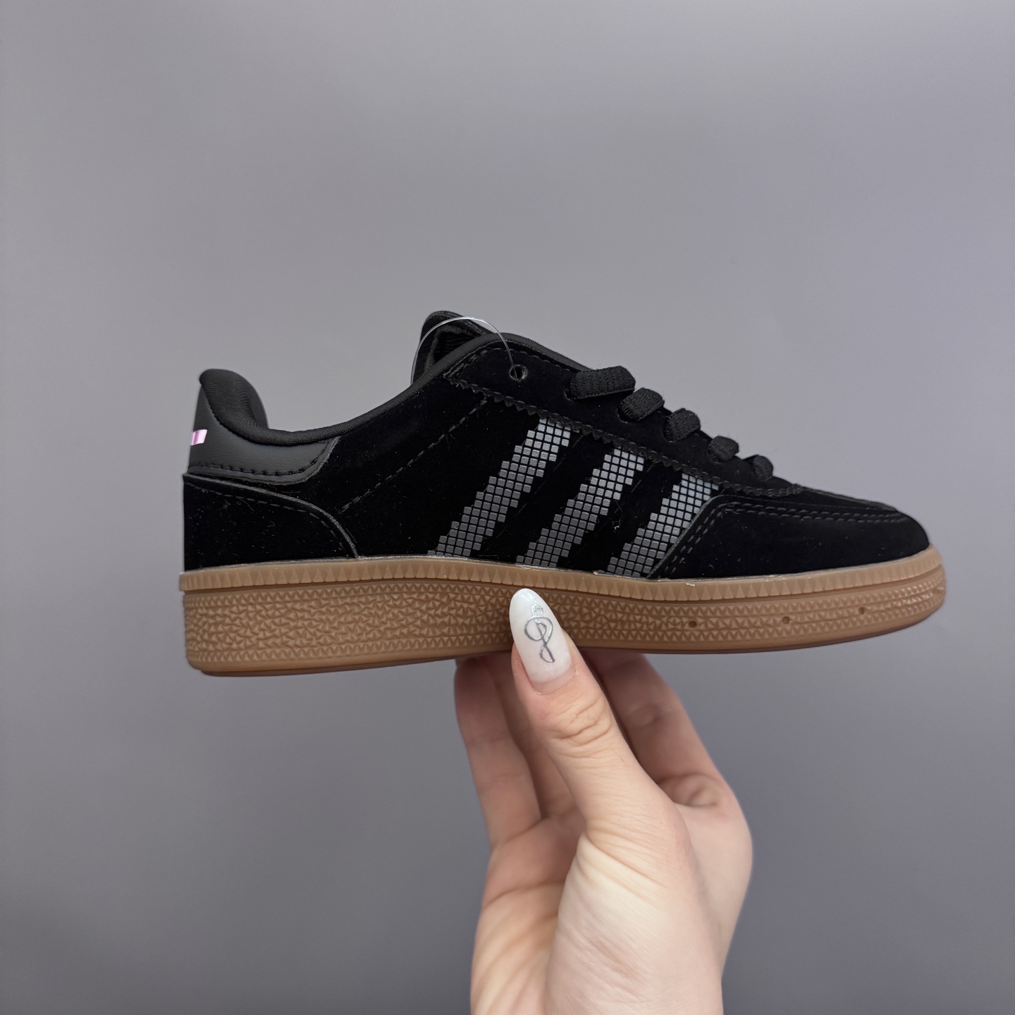 图片[4]-AD德训三代新款handball spezial儿童手球鞋休闲鞋 尺码：22-37码 超百搭的新款德训🆕 优质猪八革面料，质感满分💯 橡胶耐磨防滑大底，脚感超赞👍🏻 额外附赠一对鞋带扣，穿脱更加方便✌🏻-选品中心