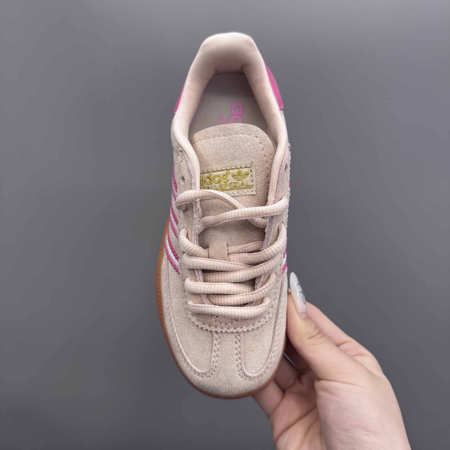 图片[7]-AD德训三代新款handball spezial儿童手球鞋休闲鞋 尺码：22-37码 超百搭的新款德训🆕 优质猪八革面料，质感满分💯 橡胶耐磨防滑大底，脚感超赞👍🏻 额外附赠一对鞋带扣，穿脱更加方便✌🏻-选品中心