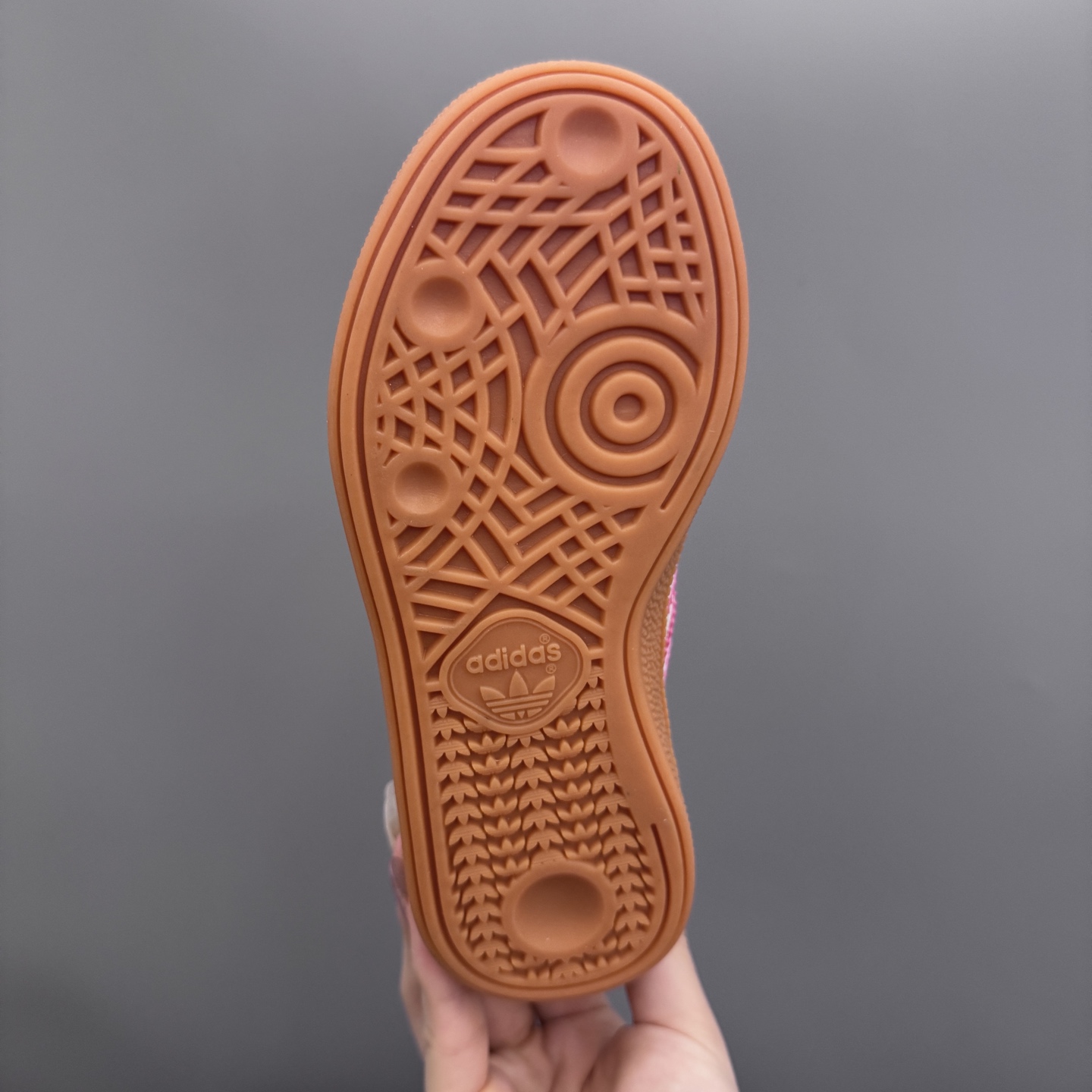 图片[9]-AD德训三代新款handball spezial儿童手球鞋休闲鞋 尺码：22-37码 超百搭的新款德训🆕 优质猪八革面料，质感满分💯 橡胶耐磨防滑大底，脚感超赞👍🏻 额外附赠一对鞋带扣，穿脱更加方便✌🏻-选品中心