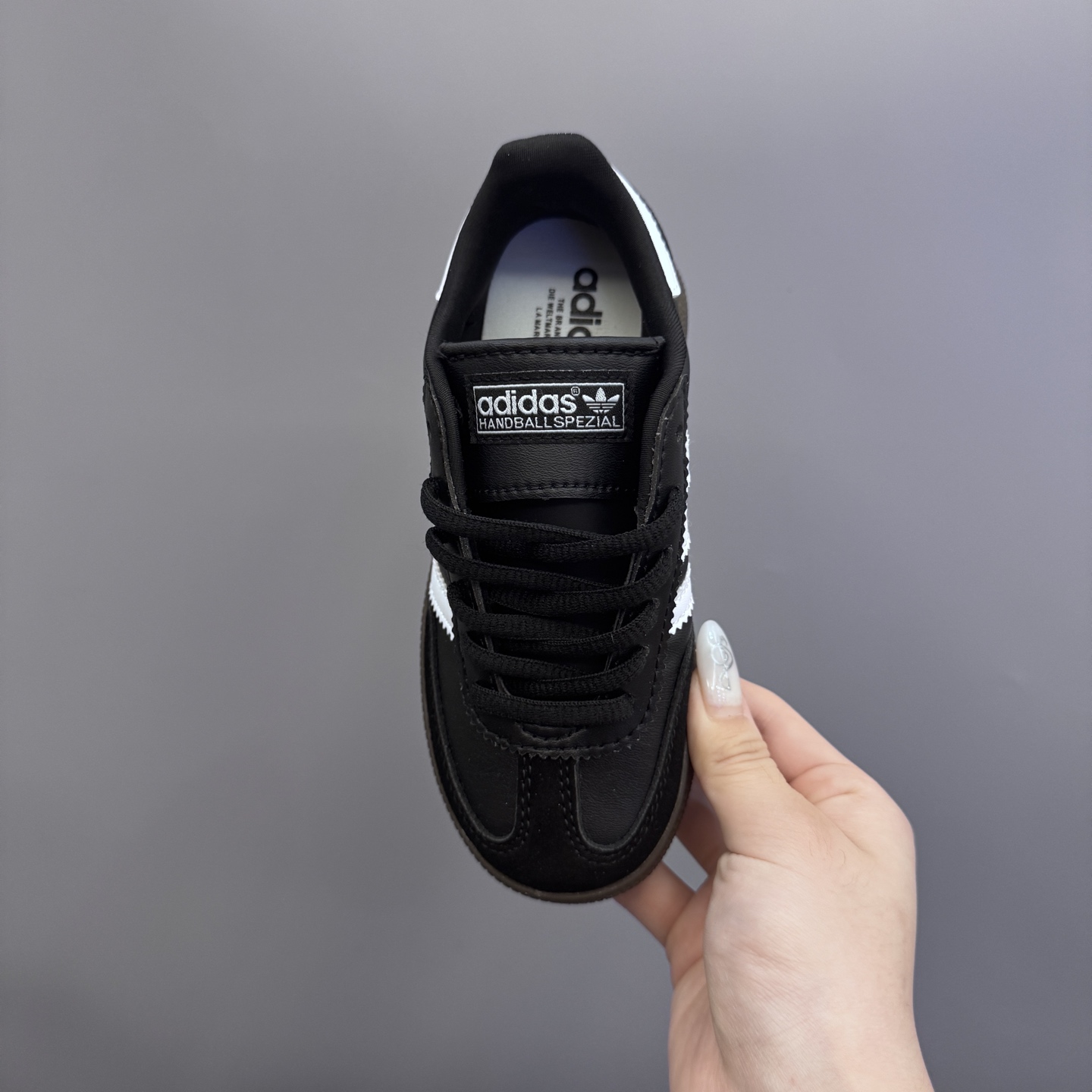 图片[7]-AD德训三代新款handball spezial儿童手球鞋休闲鞋 尺码：22-37码 超百搭的新款德训🆕 优质猪八革面料，质感满分💯 橡胶耐磨防滑大底，脚感超赞👍🏻 额外附赠一对鞋带扣，穿脱更加方便✌🏻-选品中心