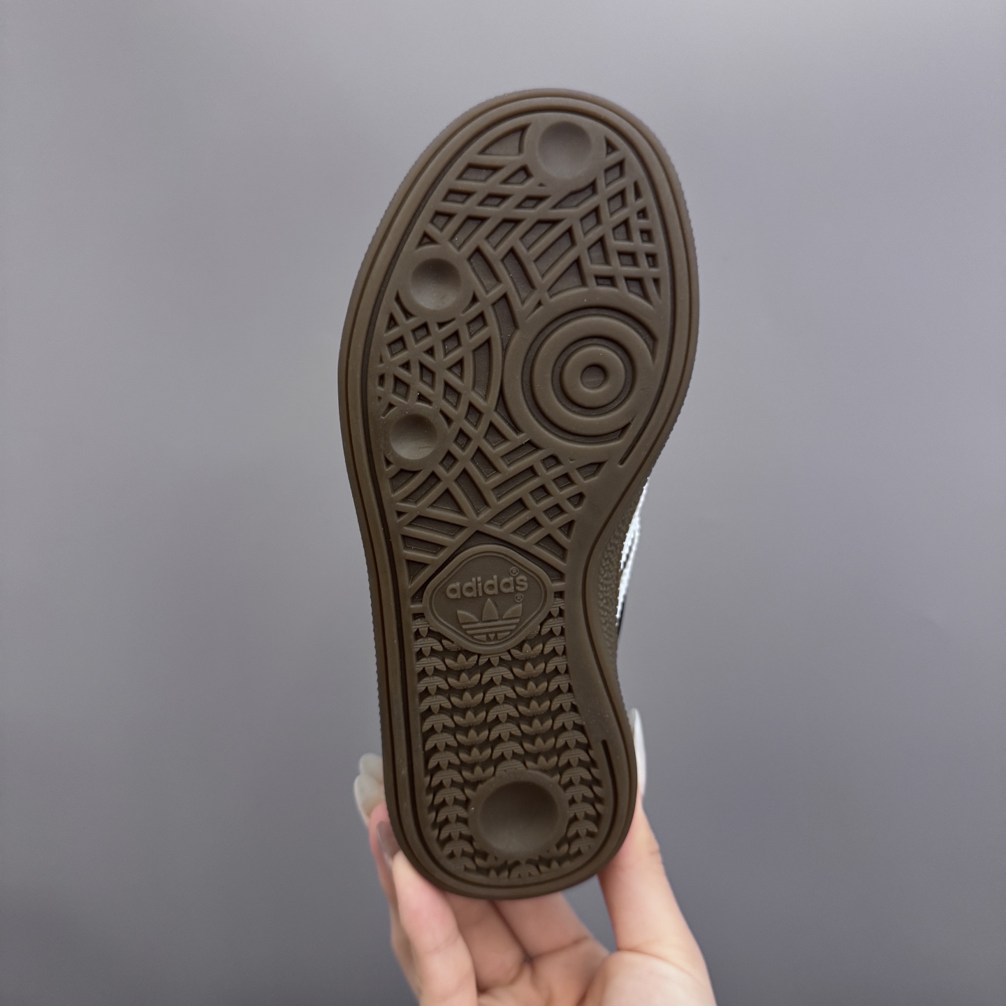 图片[9]-AD德训三代新款handball spezial儿童手球鞋休闲鞋 尺码：22-37码 超百搭的新款德训🆕 优质猪八革面料，质感满分💯 橡胶耐磨防滑大底，脚感超赞👍🏻 额外附赠一对鞋带扣，穿脱更加方便✌🏻-选品中心