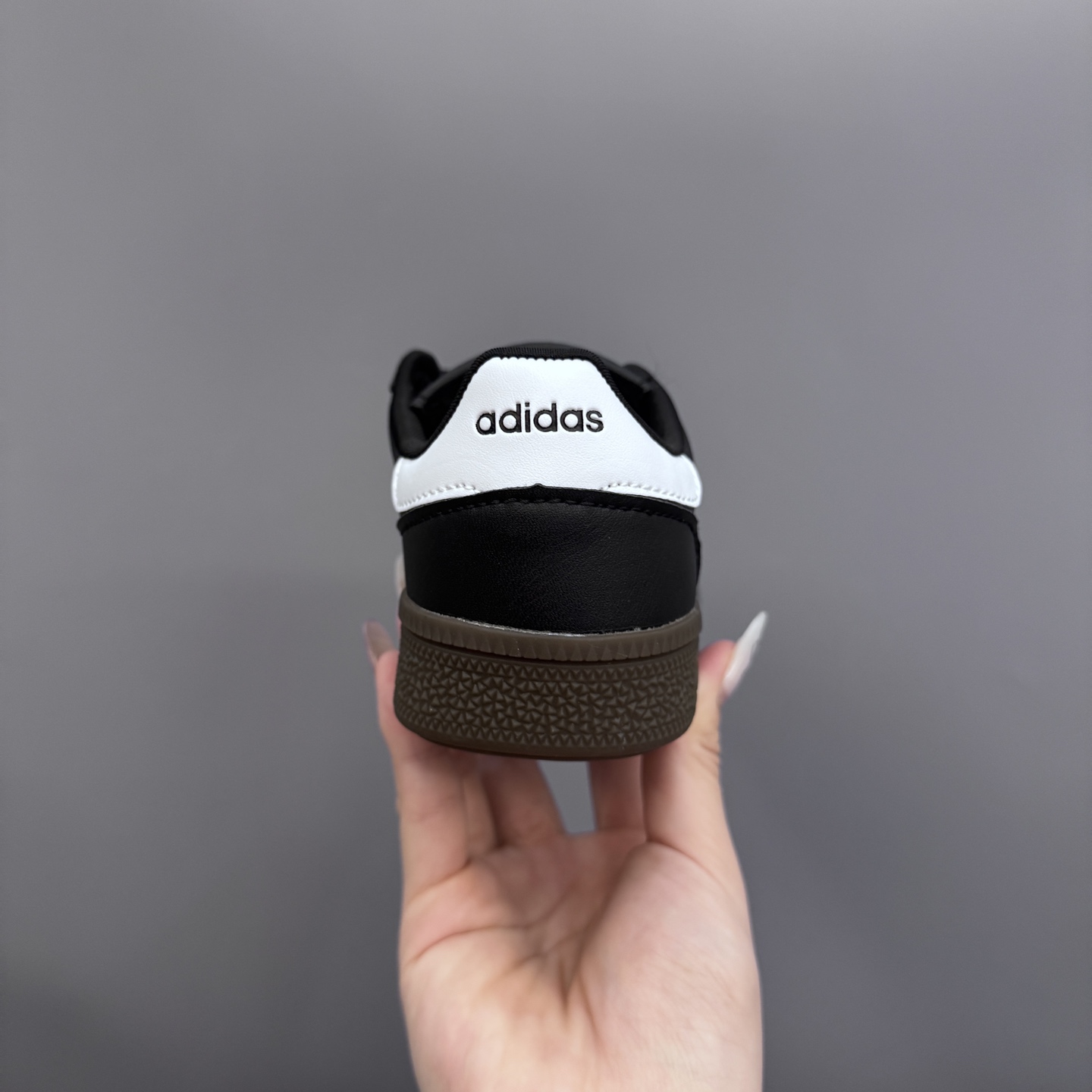 图片[8]-AD德训三代新款handball spezial儿童手球鞋休闲鞋 尺码：22-37码 超百搭的新款德训🆕 优质猪八革面料，质感满分💯 橡胶耐磨防滑大底，脚感超赞👍🏻 额外附赠一对鞋带扣，穿脱更加方便✌🏻-选品中心