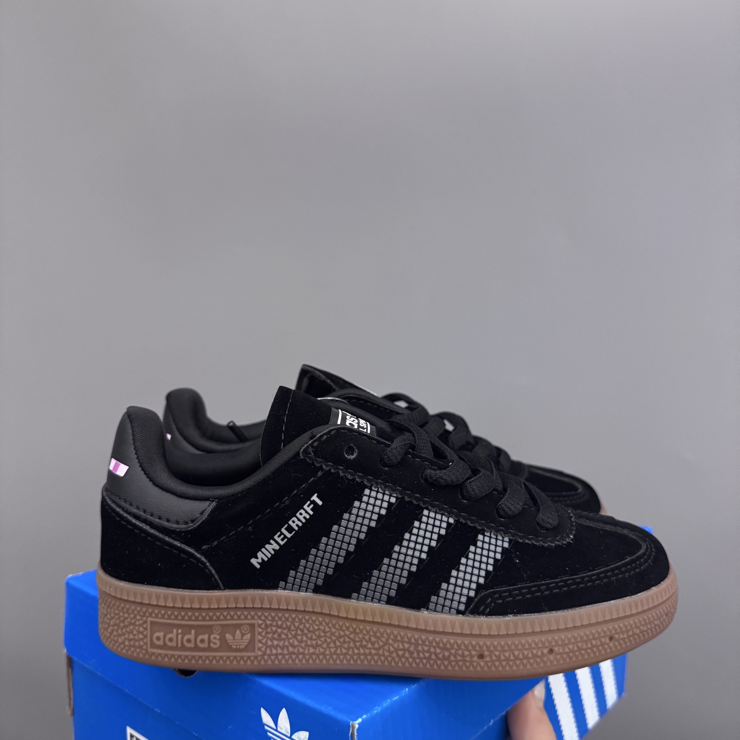 AD德训三代新款handball spezial儿童手球鞋休闲鞋 尺码:22-37码 超百搭的新款德训🆕 优质猪八革面料,质感满分💯 橡胶耐磨防滑大底,脚感超赞👍🏻 额外附赠一对鞋带扣,穿脱更加方便✌🏻-选品中心