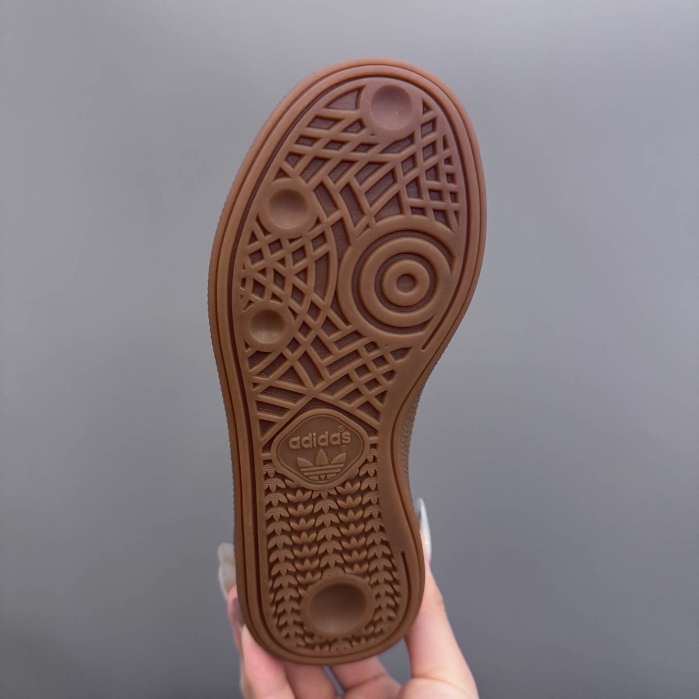 图片[9]-AD德训三代新款handball spezial儿童手球鞋休闲鞋 尺码：22-37码 超百搭的新款德训🆕 优质猪八革面料，质感满分💯 橡胶耐磨防滑大底，脚感超赞👍🏻 额外附赠一对鞋带扣，穿脱更加方便✌🏻-选品中心