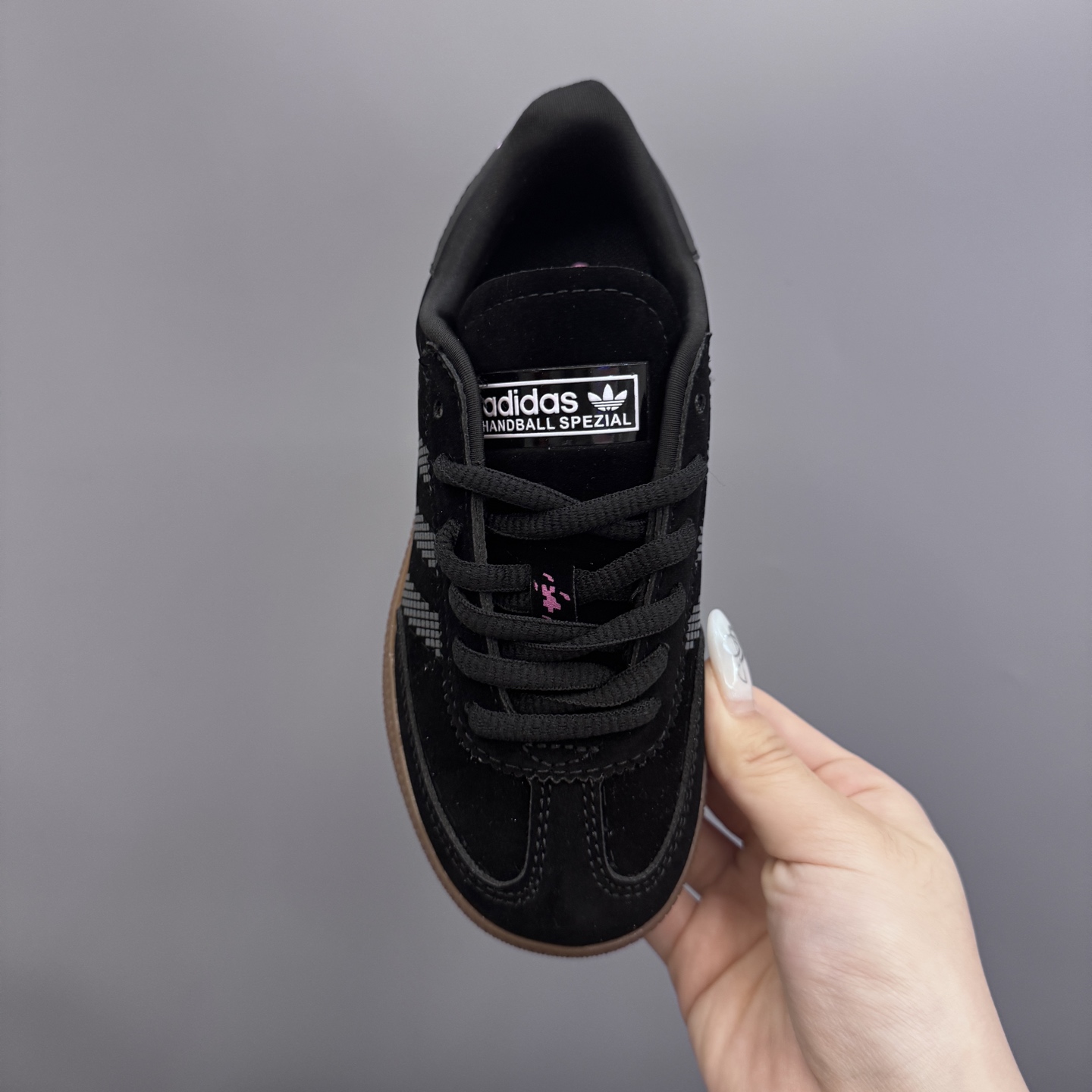 图片[7]-AD德训三代新款handball spezial儿童手球鞋休闲鞋 尺码：22-37码 超百搭的新款德训🆕 优质猪八革面料，质感满分💯 橡胶耐磨防滑大底，脚感超赞👍🏻 额外附赠一对鞋带扣，穿脱更加方便✌🏻-选品中心