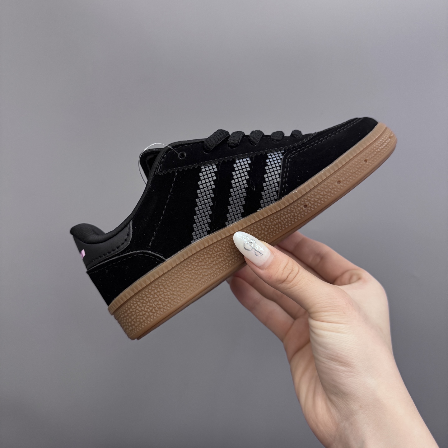 图片[5]-AD德训三代新款handball spezial儿童手球鞋休闲鞋 尺码：22-37码 超百搭的新款德训🆕 优质猪八革面料，质感满分💯 橡胶耐磨防滑大底，脚感超赞👍🏻 额外附赠一对鞋带扣，穿脱更加方便✌🏻-选品中心