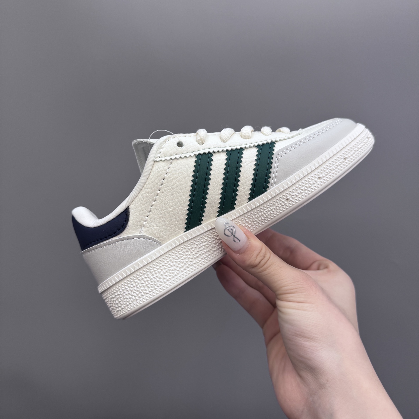 图片[5]-AD德训三代新款handball spezial儿童手球鞋休闲鞋 尺码：22-37码 超百搭的新款德训🆕 优质猪八革面料，质感满分💯 橡胶耐磨防滑大底，脚感超赞👍🏻 额外附赠一对鞋带扣，穿脱更加方便✌🏻-选品中心