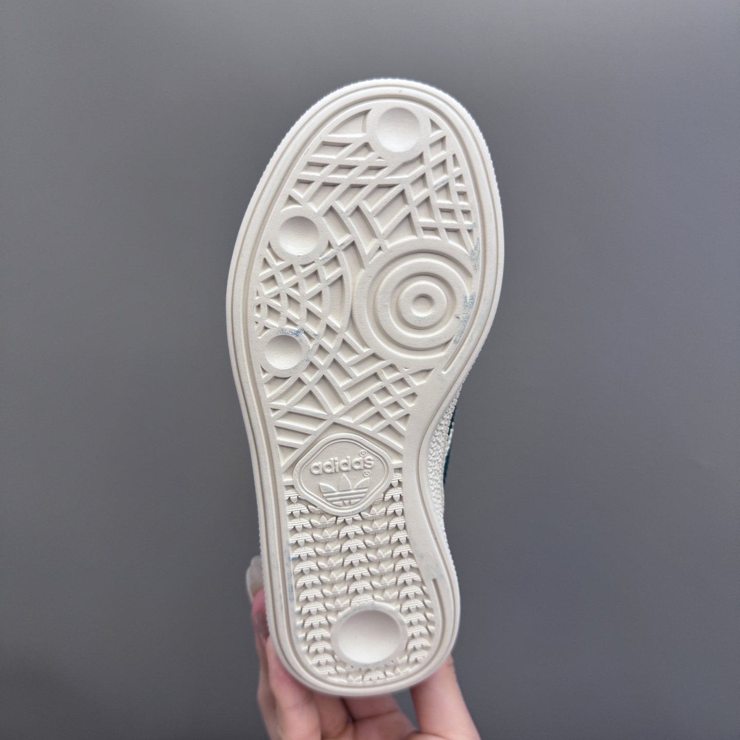 图片[9]-AD德训三代新款handball spezial儿童手球鞋休闲鞋 尺码：22-37码 超百搭的新款德训🆕 优质猪八革面料，质感满分💯 橡胶耐磨防滑大底，脚感超赞👍🏻 额外附赠一对鞋带扣，穿脱更加方便✌🏻-选品中心