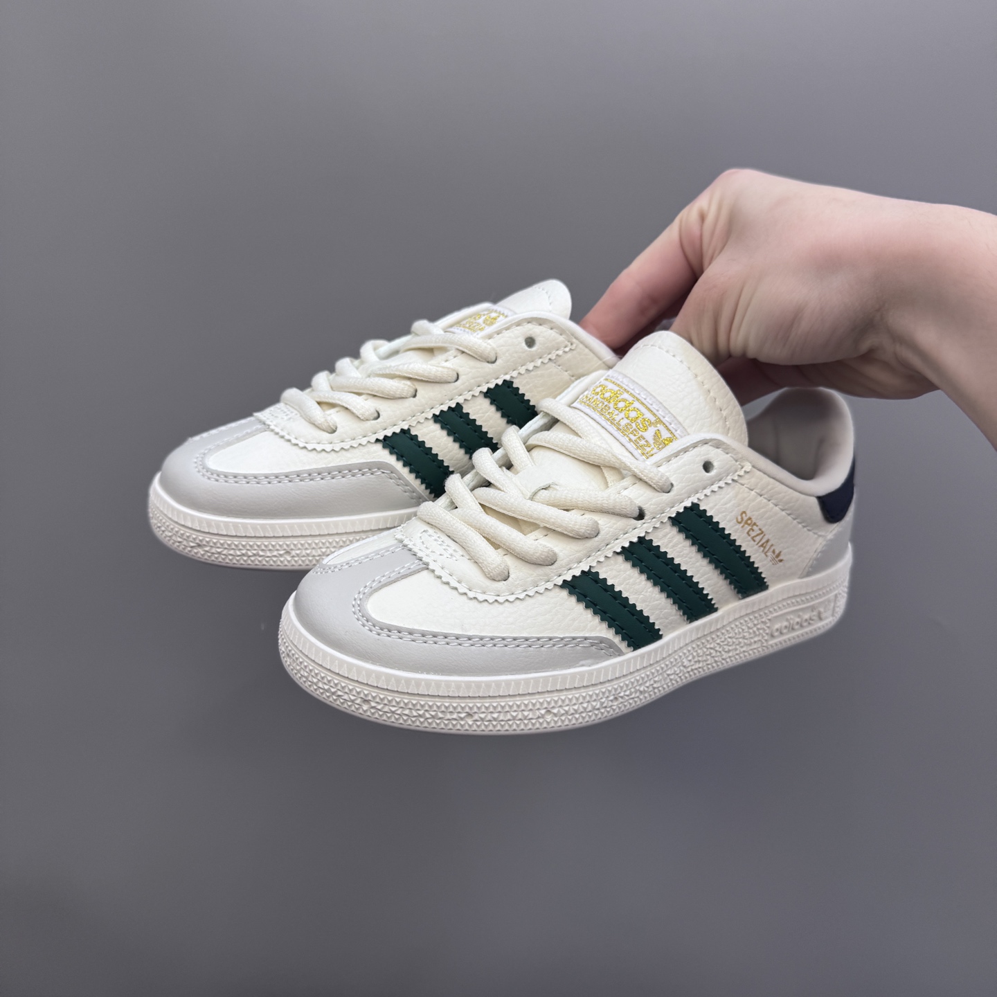 图片[3]-AD德训三代新款handball spezial儿童手球鞋休闲鞋 尺码：22-37码 超百搭的新款德训🆕 优质猪八革面料，质感满分💯 橡胶耐磨防滑大底，脚感超赞👍🏻 额外附赠一对鞋带扣，穿脱更加方便✌🏻-选品中心