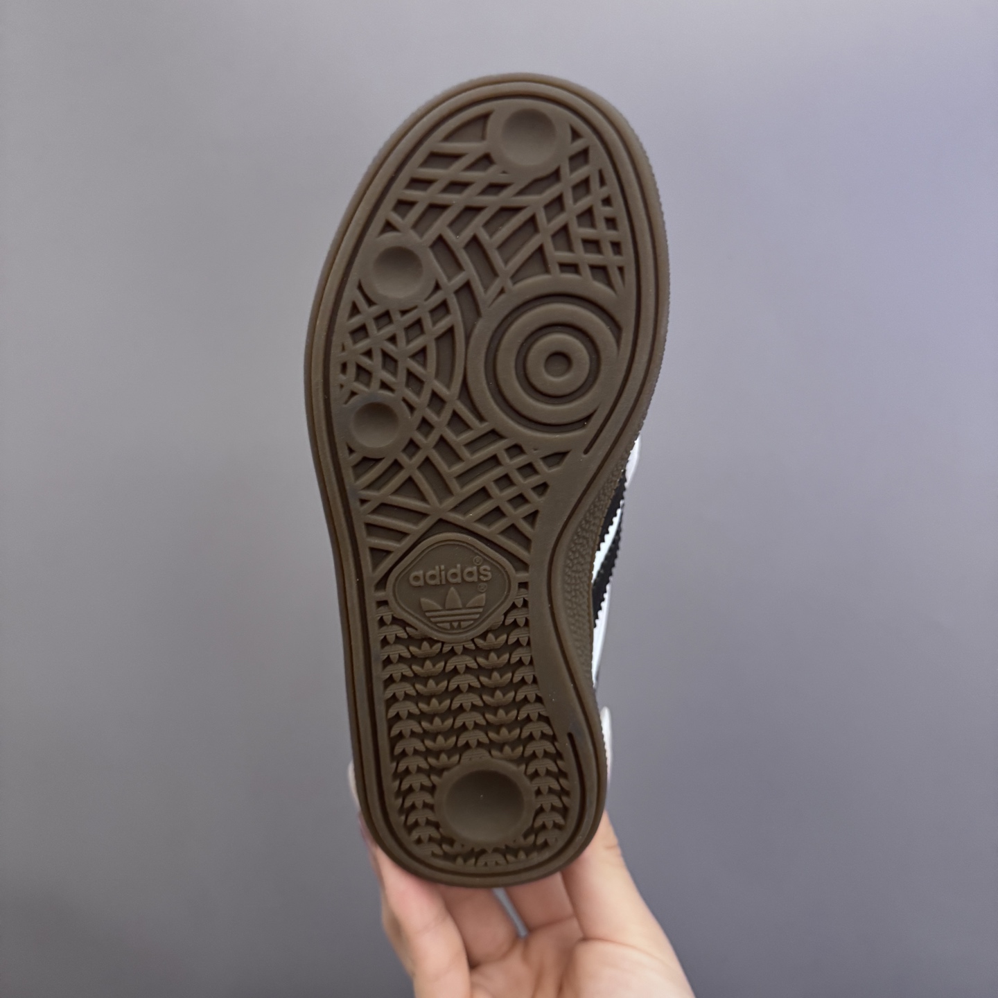 图片[9]-AD德训三代新款handball spezial儿童手球鞋休闲鞋 尺码：22-37码 超百搭的新款德训🆕 优质猪八革面料，质感满分💯 橡胶耐磨防滑大底，脚感超赞👍🏻 额外附赠一对鞋带扣，穿脱更加方便✌🏻-选品中心