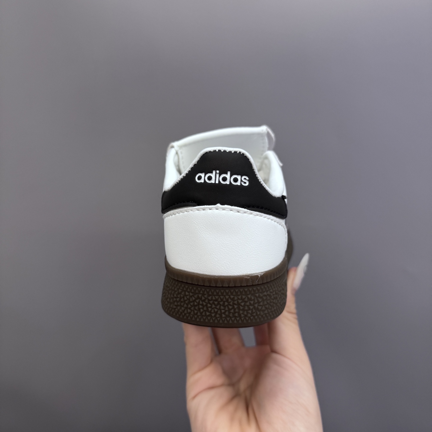 图片[8]-AD德训三代新款handball spezial儿童手球鞋休闲鞋 尺码：22-37码 超百搭的新款德训🆕 优质猪八革面料，质感满分💯 橡胶耐磨防滑大底，脚感超赞👍🏻 额外附赠一对鞋带扣，穿脱更加方便✌🏻-选品中心