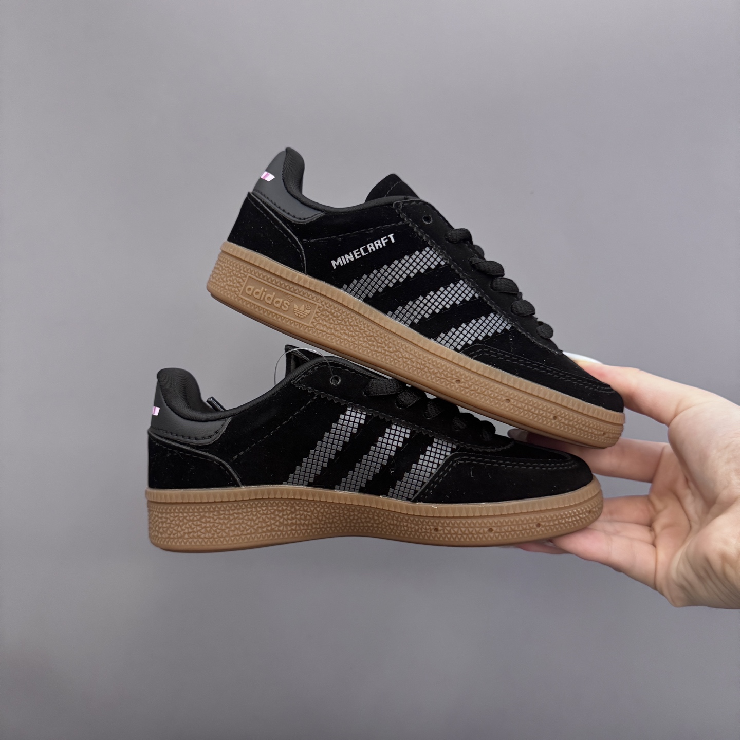 图片[2]-AD德训三代新款handball spezial儿童手球鞋休闲鞋 尺码：22-37码 超百搭的新款德训🆕 优质猪八革面料，质感满分💯 橡胶耐磨防滑大底，脚感超赞👍🏻 额外附赠一对鞋带扣，穿脱更加方便✌🏻-选品中心