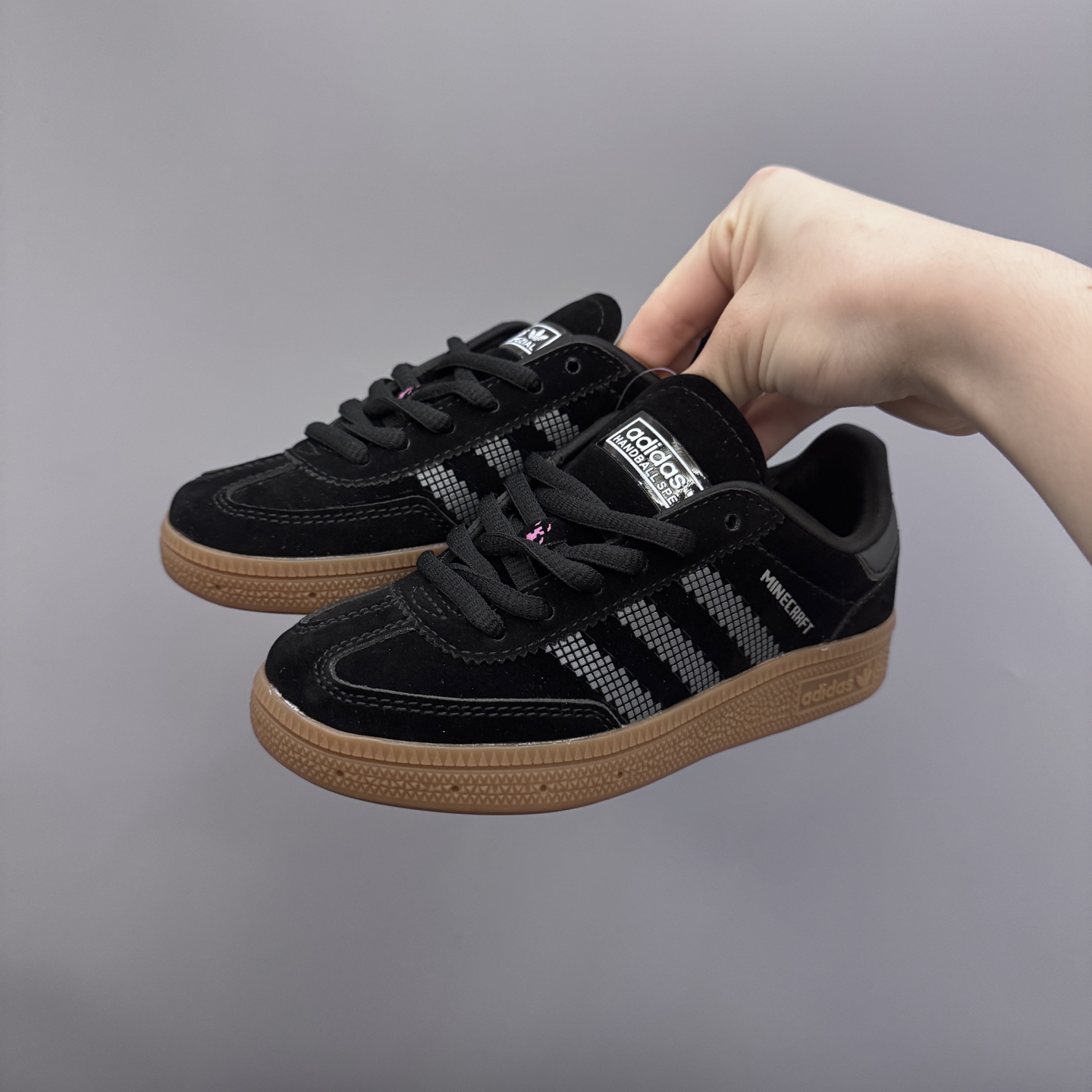 图片[3]-AD德训三代新款handball spezial儿童手球鞋休闲鞋 尺码：22-37码 超百搭的新款德训🆕 优质猪八革面料，质感满分💯 橡胶耐磨防滑大底，脚感超赞👍🏻 额外附赠一对鞋带扣，穿脱更加方便✌🏻-选品中心