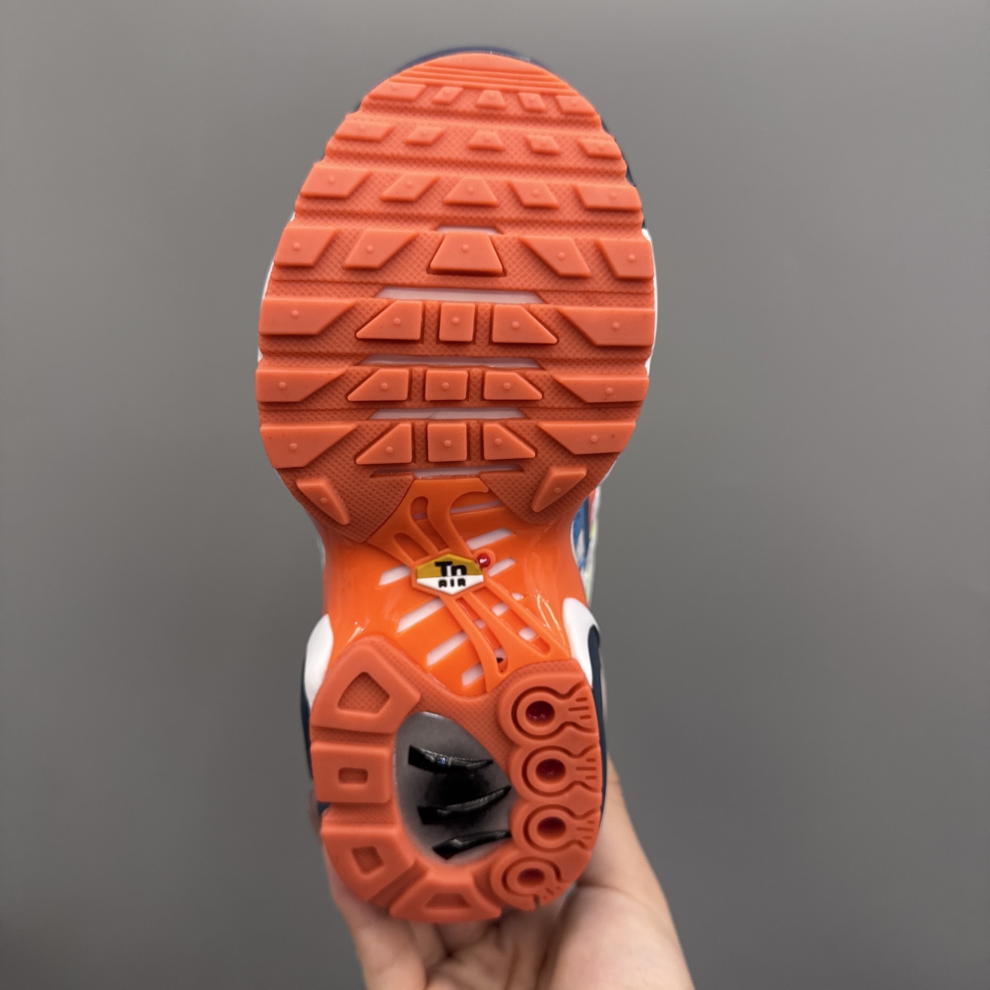 图片[9]-耐克 MAX plus全掌气垫儿童运动鞋 尺码：24-35码 超赞的全掌气垫，脚感超舒适👍🏻 优质鞋面拼接，质感满满💯 上学运动都是超合适单品❤-选品中心