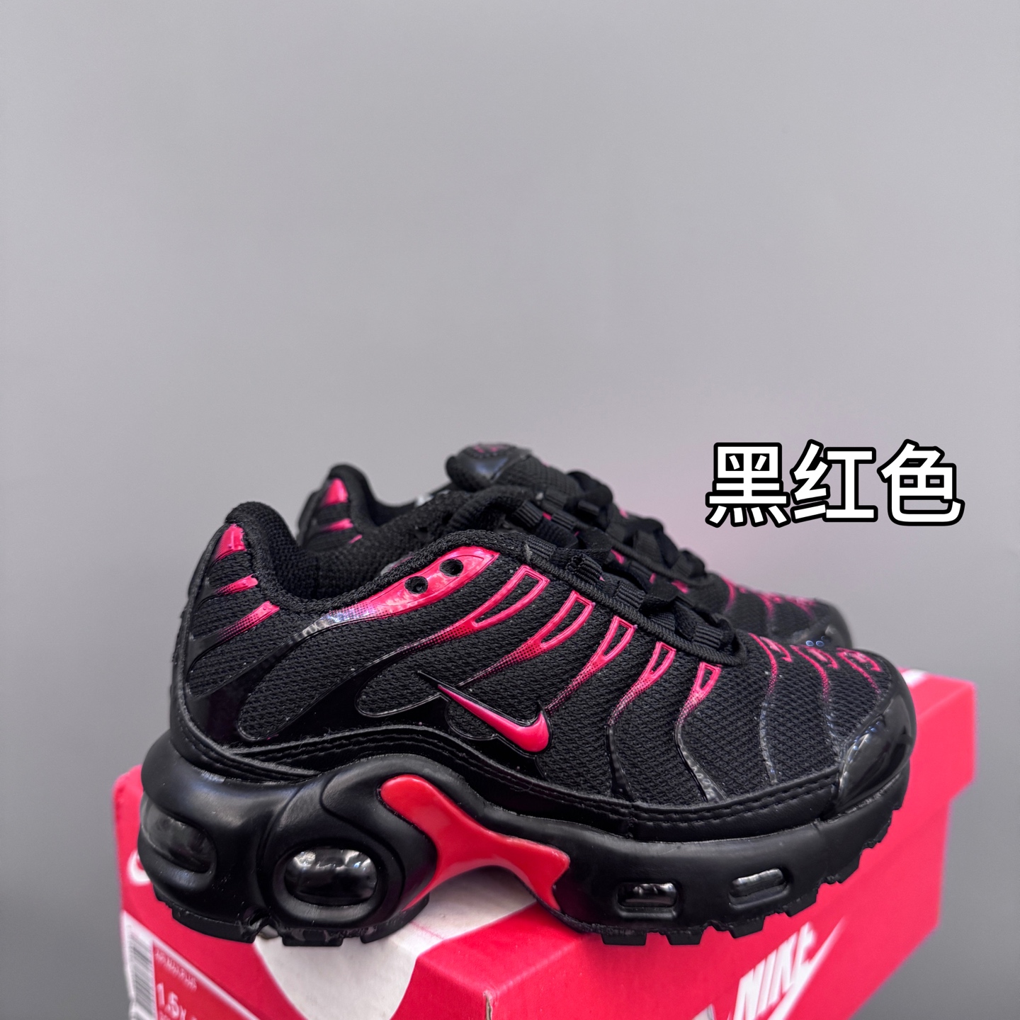 耐克 MAX plus全掌气垫儿童运动鞋 码 超赞的全掌气垫,脚感超舒适👍🏻 优质鞋面拼接,质感满满💯 上学运动都是超合适单品❤