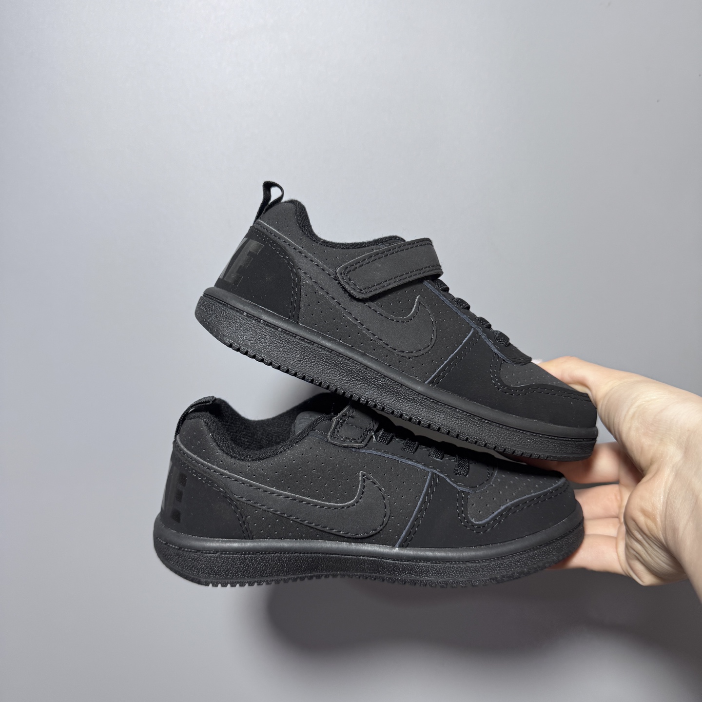 图片[2]-NK 新款低帮板鞋儿童板鞋 尺码：24-37码 经典耐克板鞋系列get✔️ 联名倒钩，潮范又洋气✨ 耐磨防滑大底，脚感不言而喻✌🏻-选品中心