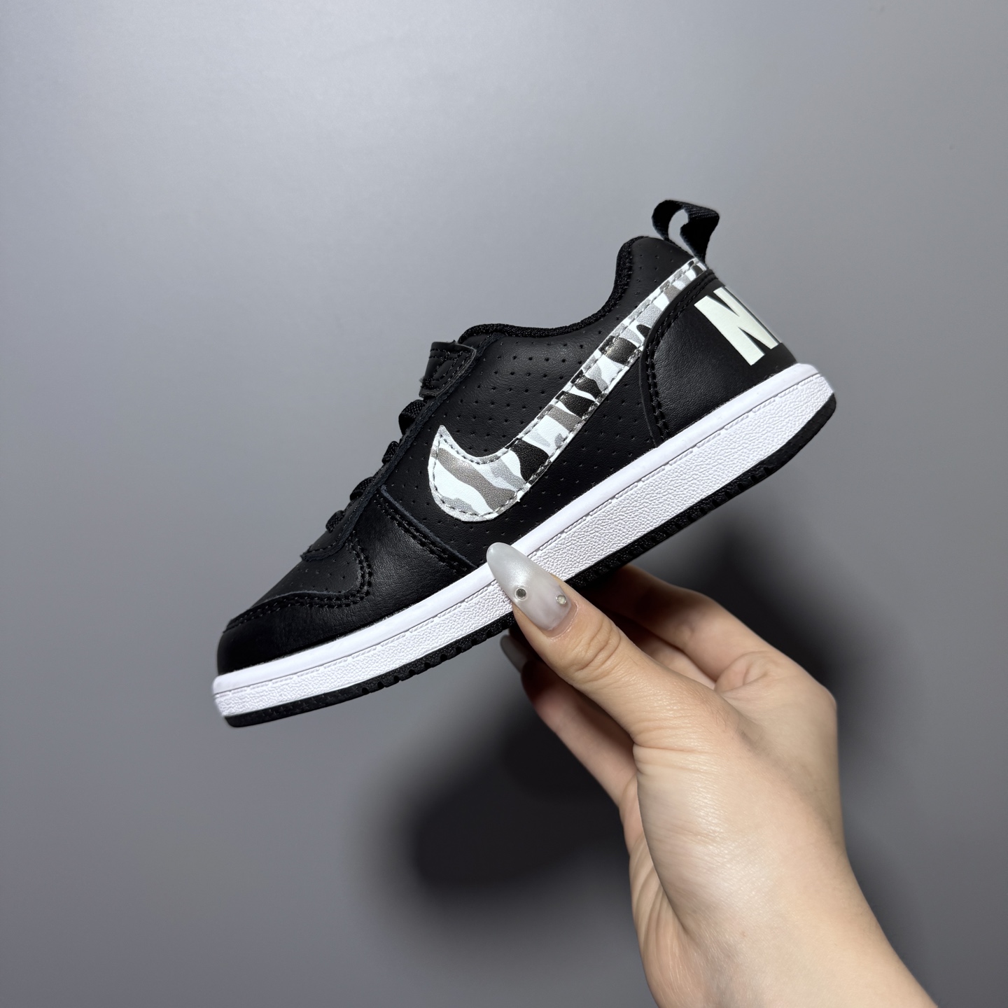 图片[6]-NK 新款低帮板鞋儿童板鞋 尺码：24-37码 经典耐克板鞋系列get✔️ 联名倒钩，潮范又洋气✨ 耐磨防滑大底，脚感不言而喻✌🏻-选品中心