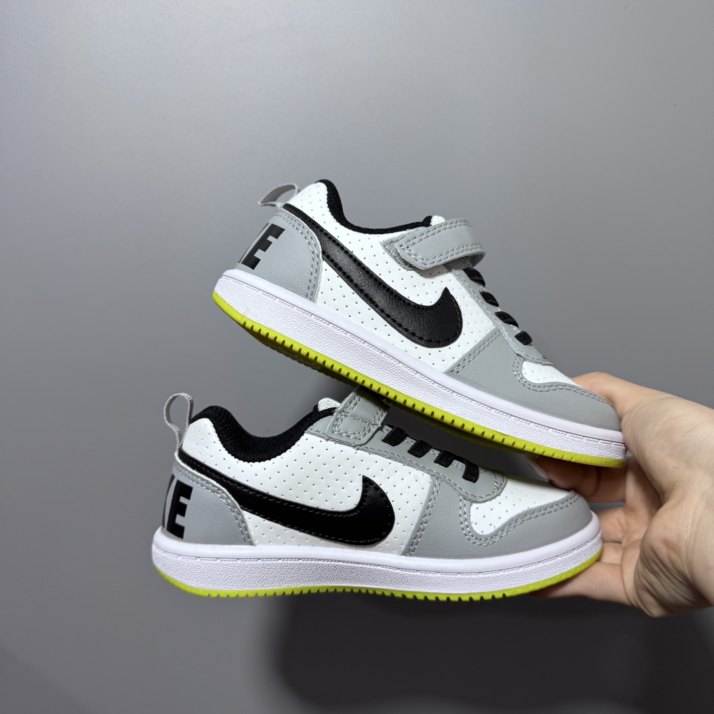 图片[2]-NK 新款低帮板鞋儿童板鞋 尺码：24-37码 经典耐克板鞋系列get✔️ 联名倒钩，潮范又洋气✨ 耐磨防滑大底，脚感不言而喻✌🏻-选品中心