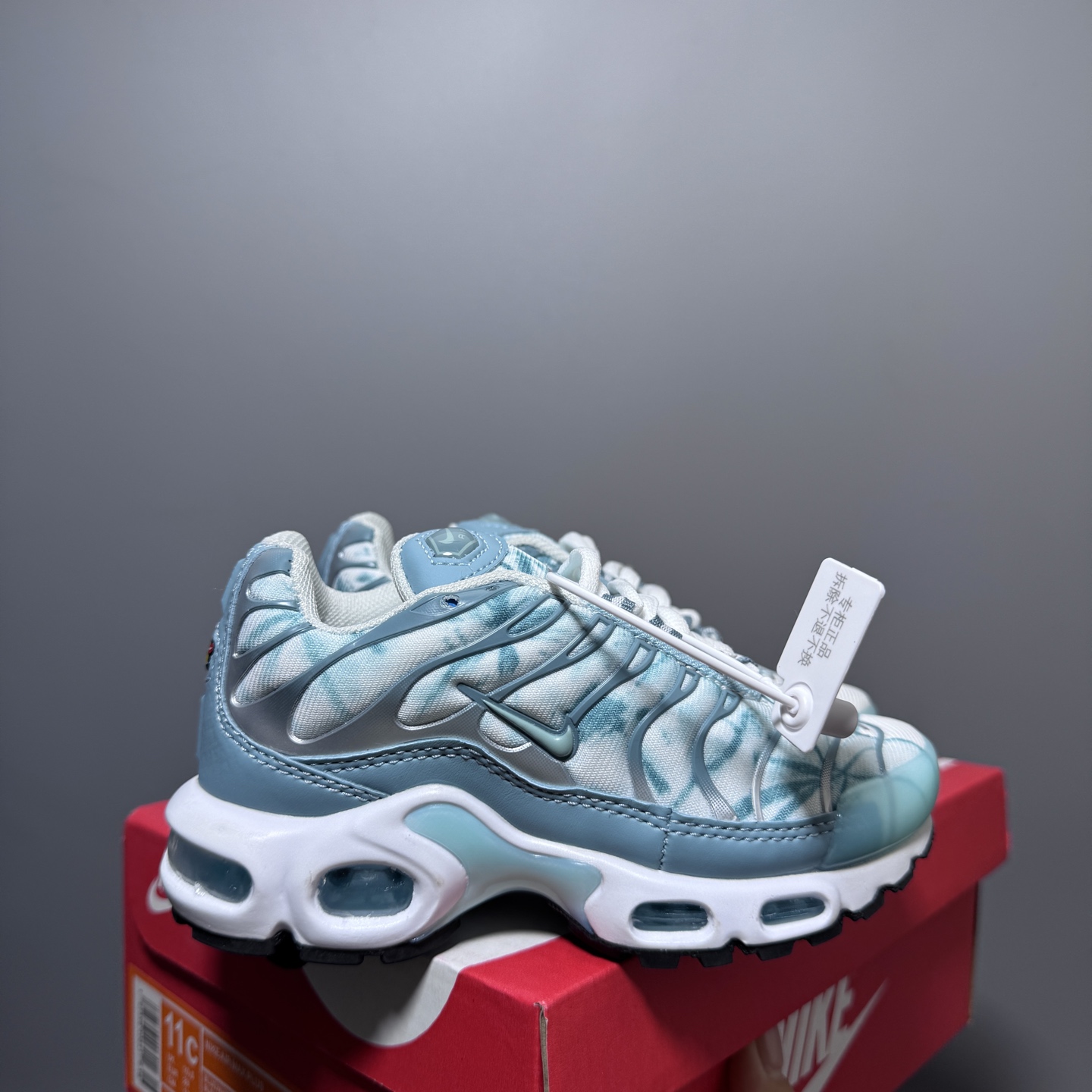 耐克 MAX plus全掌气垫儿童运动鞋 尺码：24-35码 超赞的全掌气垫，脚感超舒适👍🏻 优质鞋面拼接，质感满满💯 上学运动都是超合适单品❤-选品中心