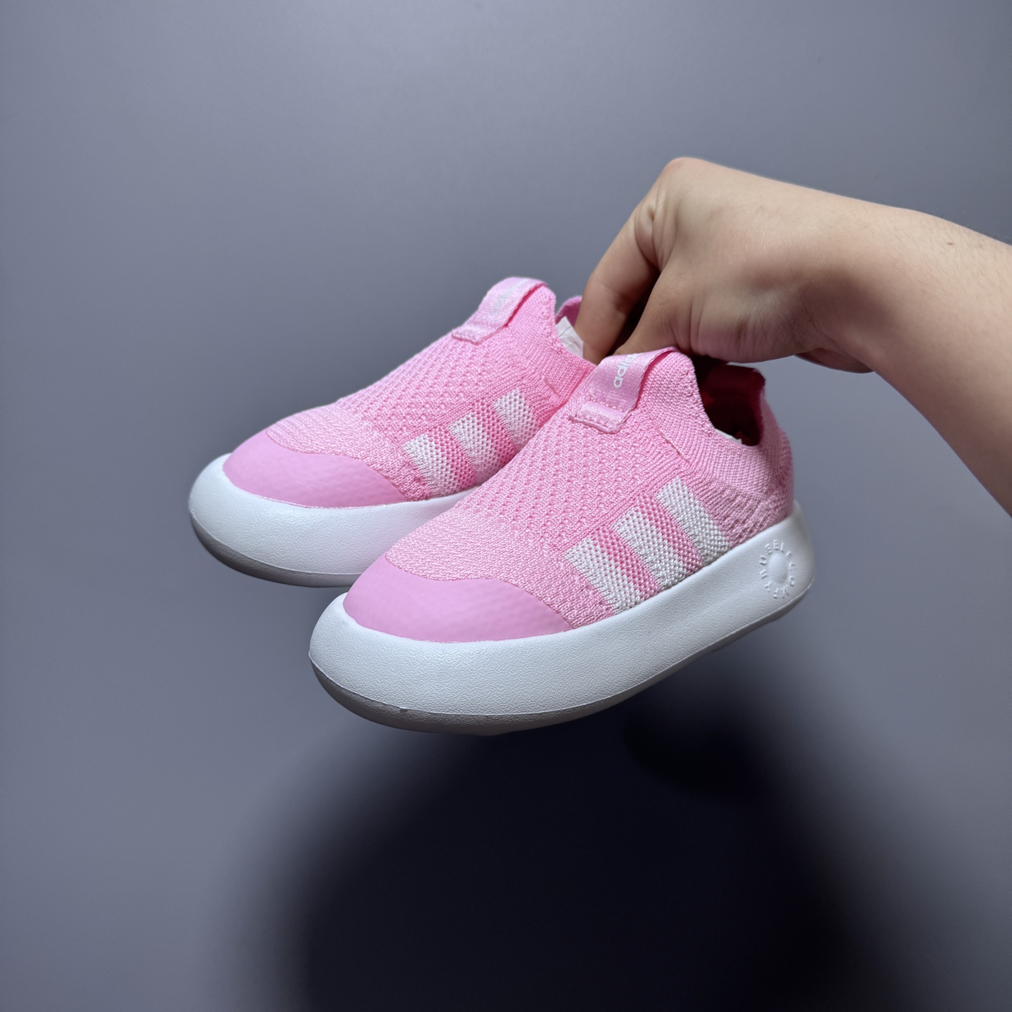 图片[3]-阿廸婴幼学步童鞋将舒适放在首位。超轻、透气的针织鞋面搭配有史以来最柔软的外底。Bubblecomfy 鞋底由一块 EVA 制成，柔韧且超轻。 尺码：22-30-选品中心