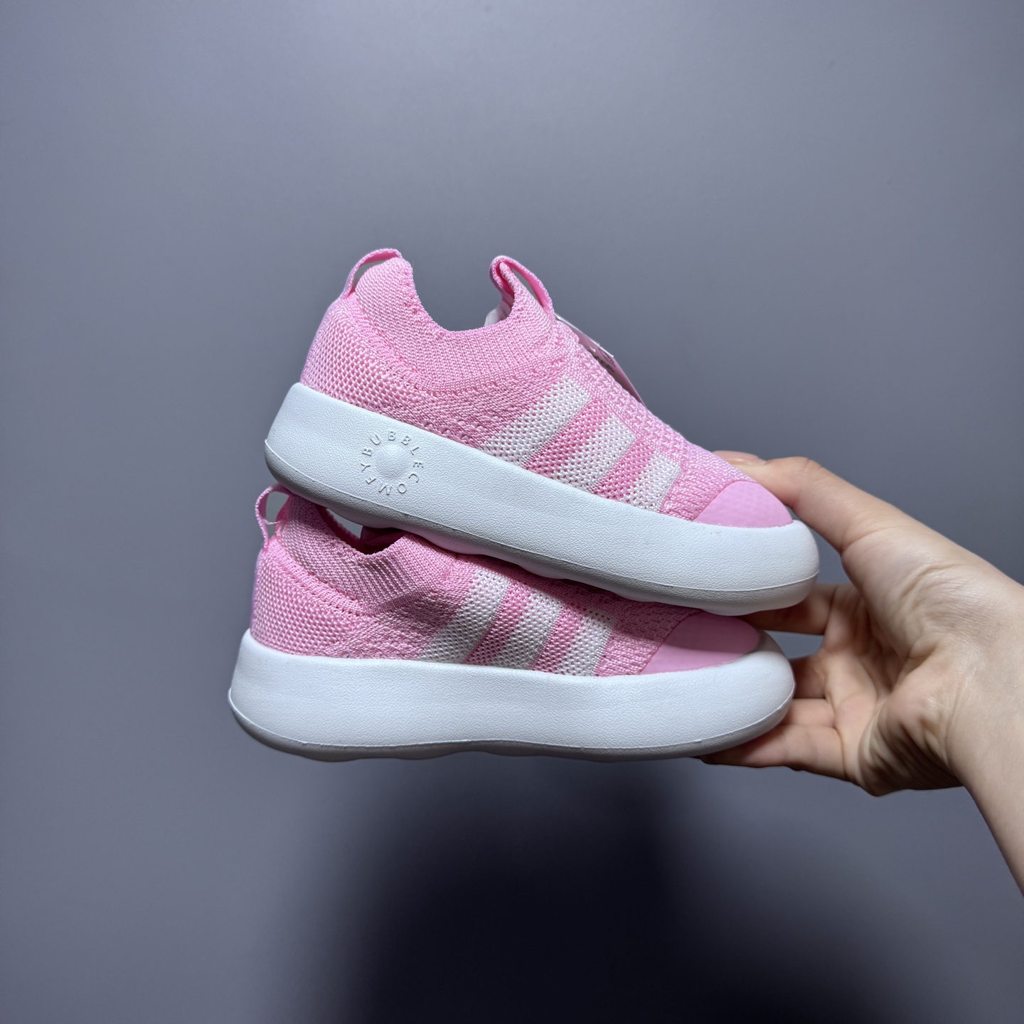 图片[2]-阿廸婴幼学步童鞋将舒适放在首位。超轻、透气的针织鞋面搭配有史以来最柔软的外底。Bubblecomfy 鞋底由一块 EVA 制成，柔韧且超轻。 尺码：22-30-选品中心