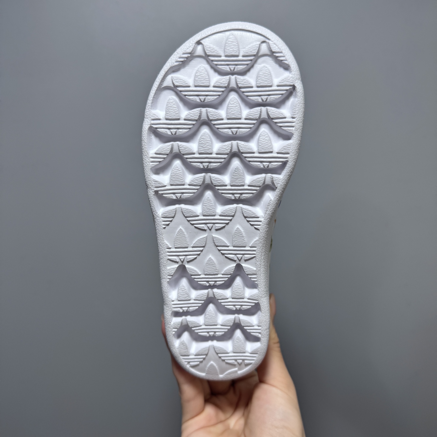 图片[9]-专G版A家新款贝壳头松紧带一脚蹬儿童运动鞋 尺码：22-37码 经典贝壳头系列🆕 人手两双款式，百搭又时髦✨ 松紧带设计，穿脱方便✌🏻 原装耐磨防滑大底，脚感不言而喻☁️-选品中心