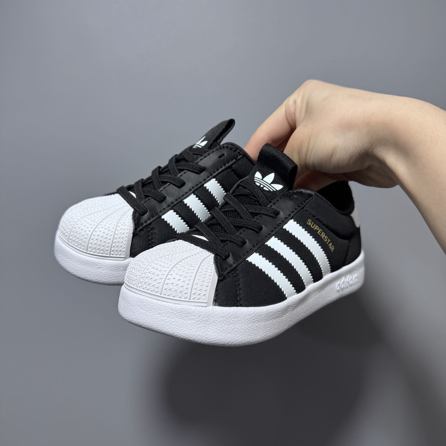 图片[3]-专G版A家新款贝壳头松紧带一脚蹬儿童运动鞋 尺码：22-37码 经典贝壳头系列🆕 人手两双款式，百搭又时髦✨ 松紧带设计，穿脱方便✌🏻 原装耐磨防滑大底，脚感不言而喻☁️-选品中心