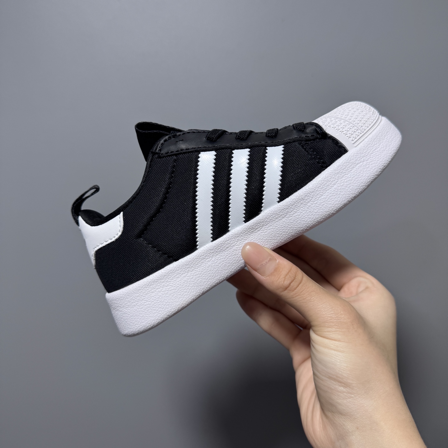 图片[5]-专G版A家新款贝壳头松紧带一脚蹬儿童运动鞋 尺码：22-37码 经典贝壳头系列🆕 人手两双款式，百搭又时髦✨ 松紧带设计，穿脱方便✌🏻 原装耐磨防滑大底，脚感不言而喻☁️-选品中心