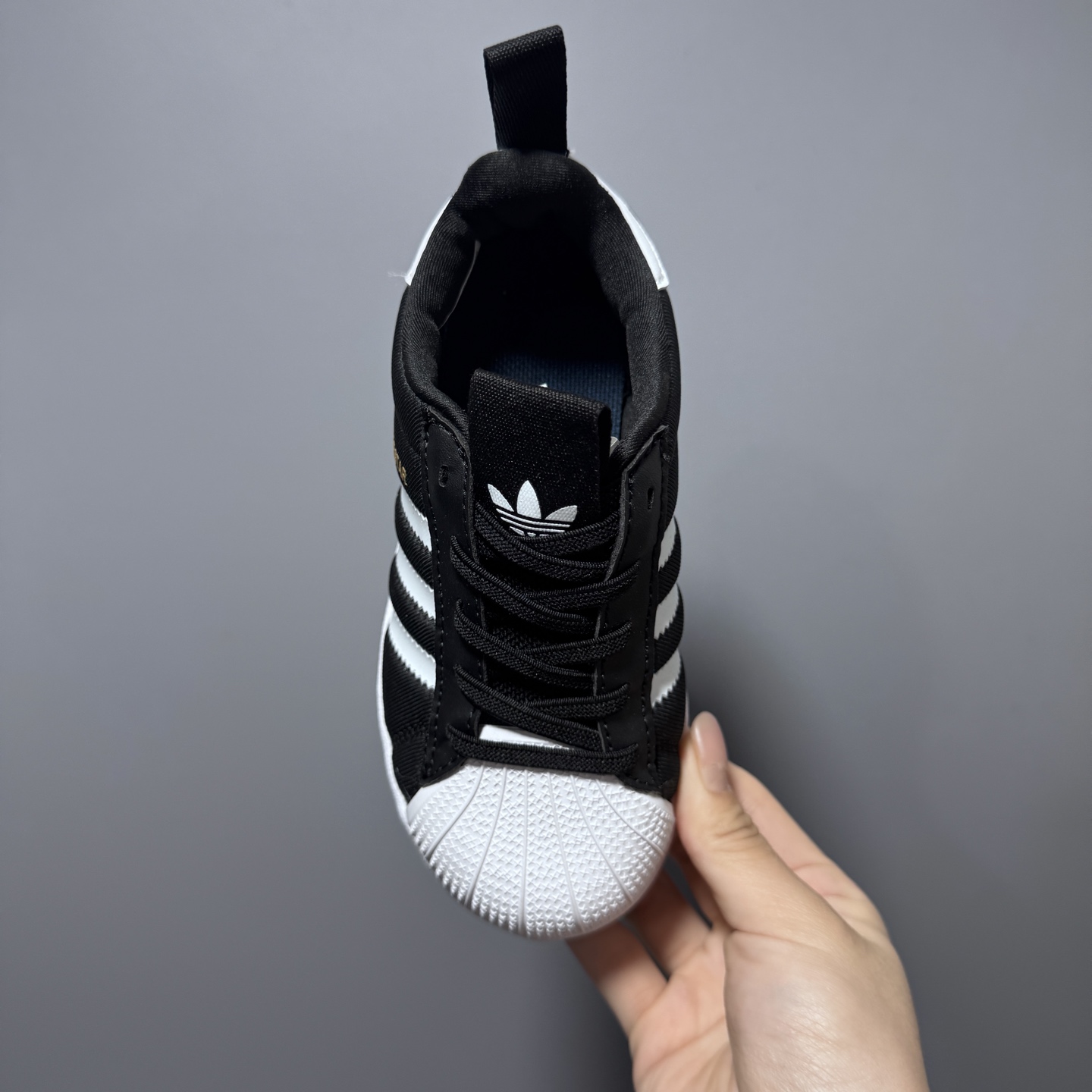 图片[7]-专G版A家新款贝壳头松紧带一脚蹬儿童运动鞋 尺码：22-37码 经典贝壳头系列🆕 人手两双款式，百搭又时髦✨ 松紧带设计，穿脱方便✌🏻 原装耐磨防滑大底，脚感不言而喻☁️-选品中心