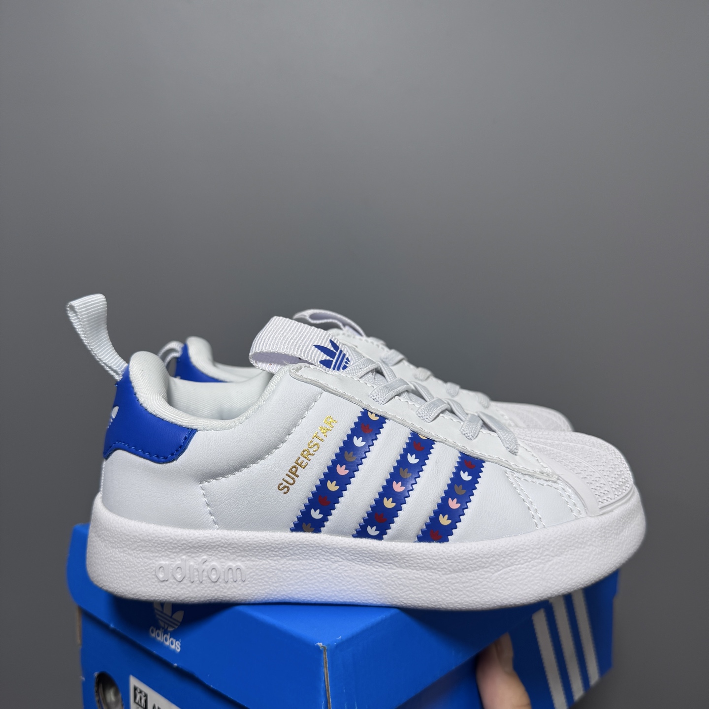 专G版A家新款贝壳头松紧带一脚蹬儿童运动鞋 尺码：22-37码 经典贝壳头系列🆕 人手两双款式，百搭又时髦✨ 松紧带设计，穿脱方便✌🏻 原装耐磨防滑大底，脚感不言而喻☁️-选品中心