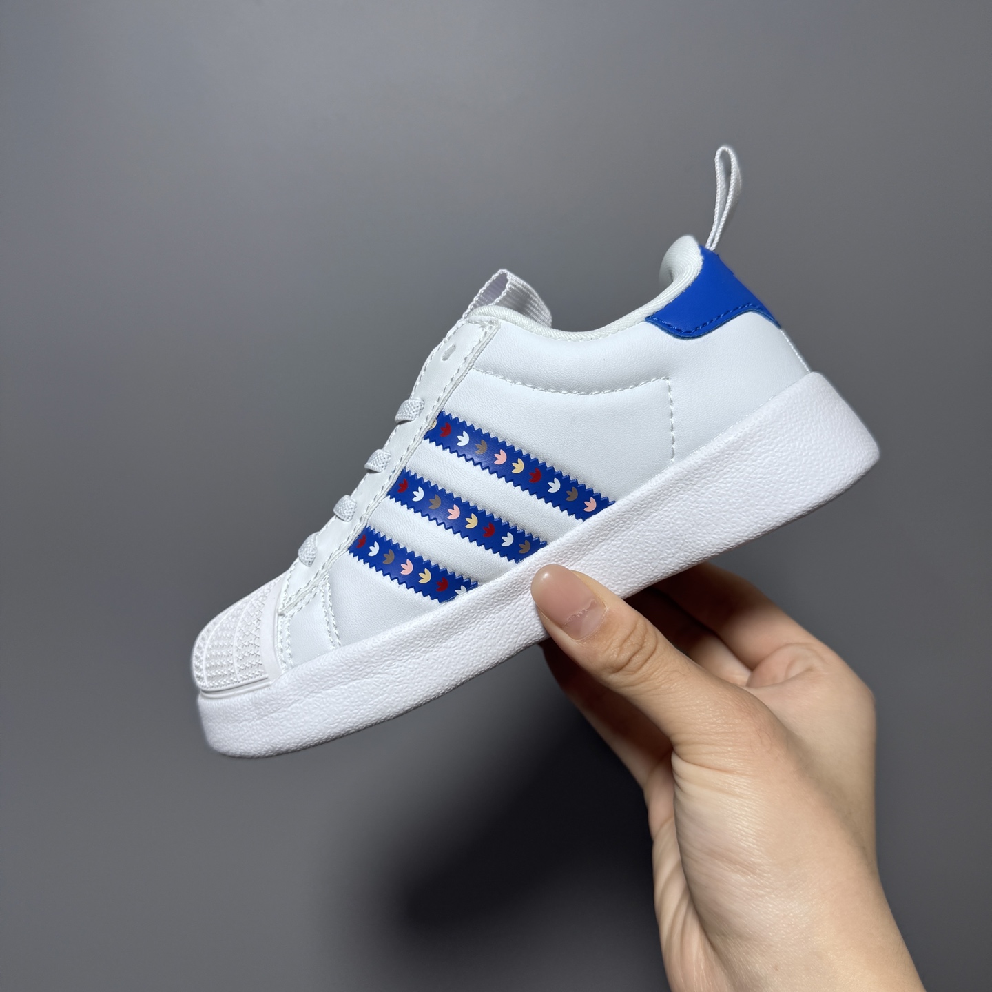 图片[6]-专G版A家新款贝壳头松紧带一脚蹬儿童运动鞋 尺码：22-37码 经典贝壳头系列🆕 人手两双款式，百搭又时髦✨ 松紧带设计，穿脱方便✌🏻 原装耐磨防滑大底，脚感不言而喻☁️-选品中心