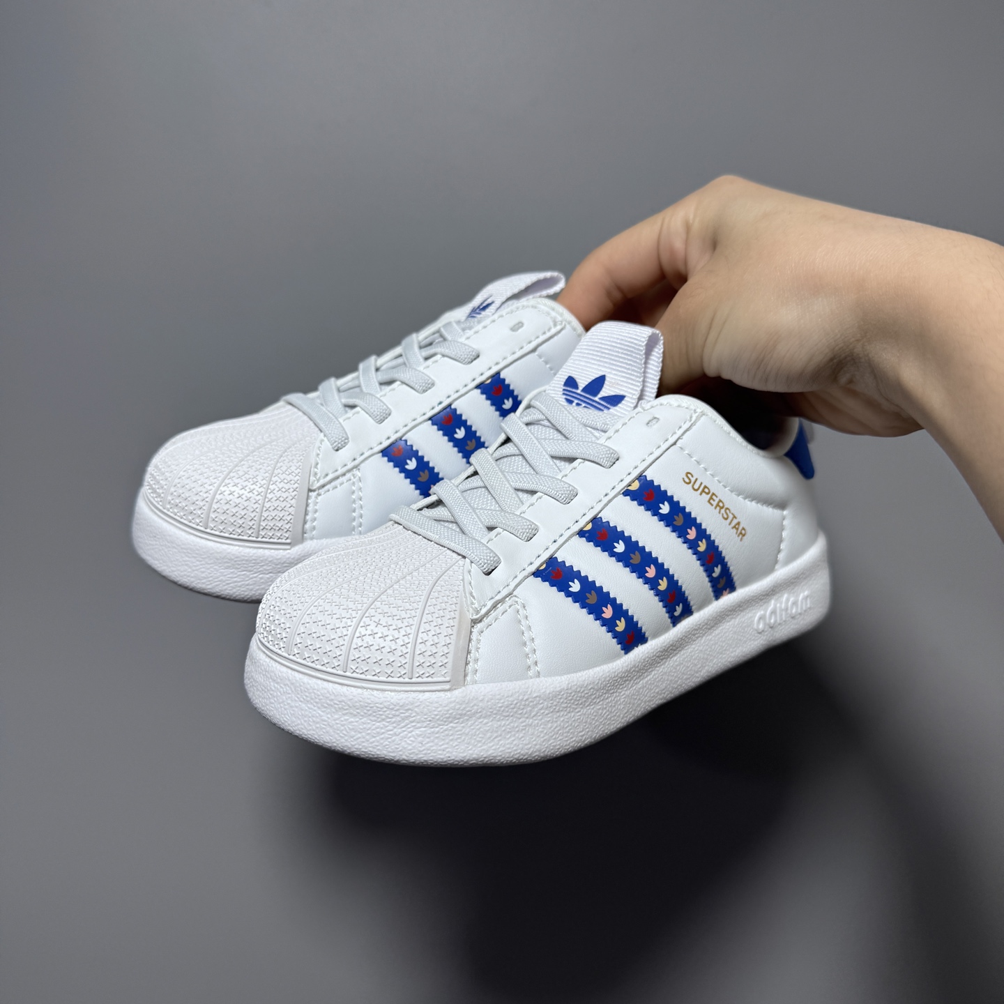 图片[3]-专G版A家新款贝壳头松紧带一脚蹬儿童运动鞋 尺码：22-37码 经典贝壳头系列🆕 人手两双款式，百搭又时髦✨ 松紧带设计，穿脱方便✌🏻 原装耐磨防滑大底，脚感不言而喻☁️-选品中心