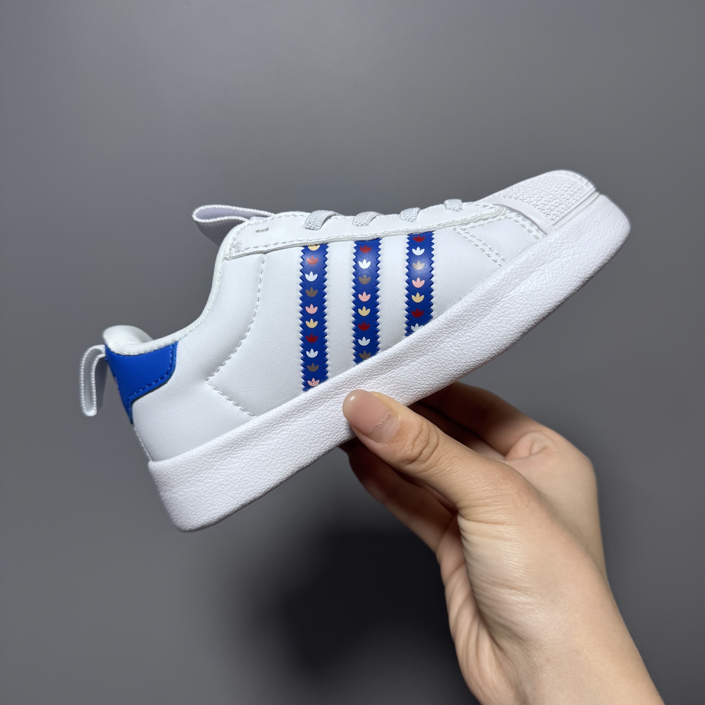 图片[5]-专G版A家新款贝壳头松紧带一脚蹬儿童运动鞋 尺码：22-37码 经典贝壳头系列🆕 人手两双款式，百搭又时髦✨ 松紧带设计，穿脱方便✌🏻 原装耐磨防滑大底，脚感不言而喻☁️-选品中心