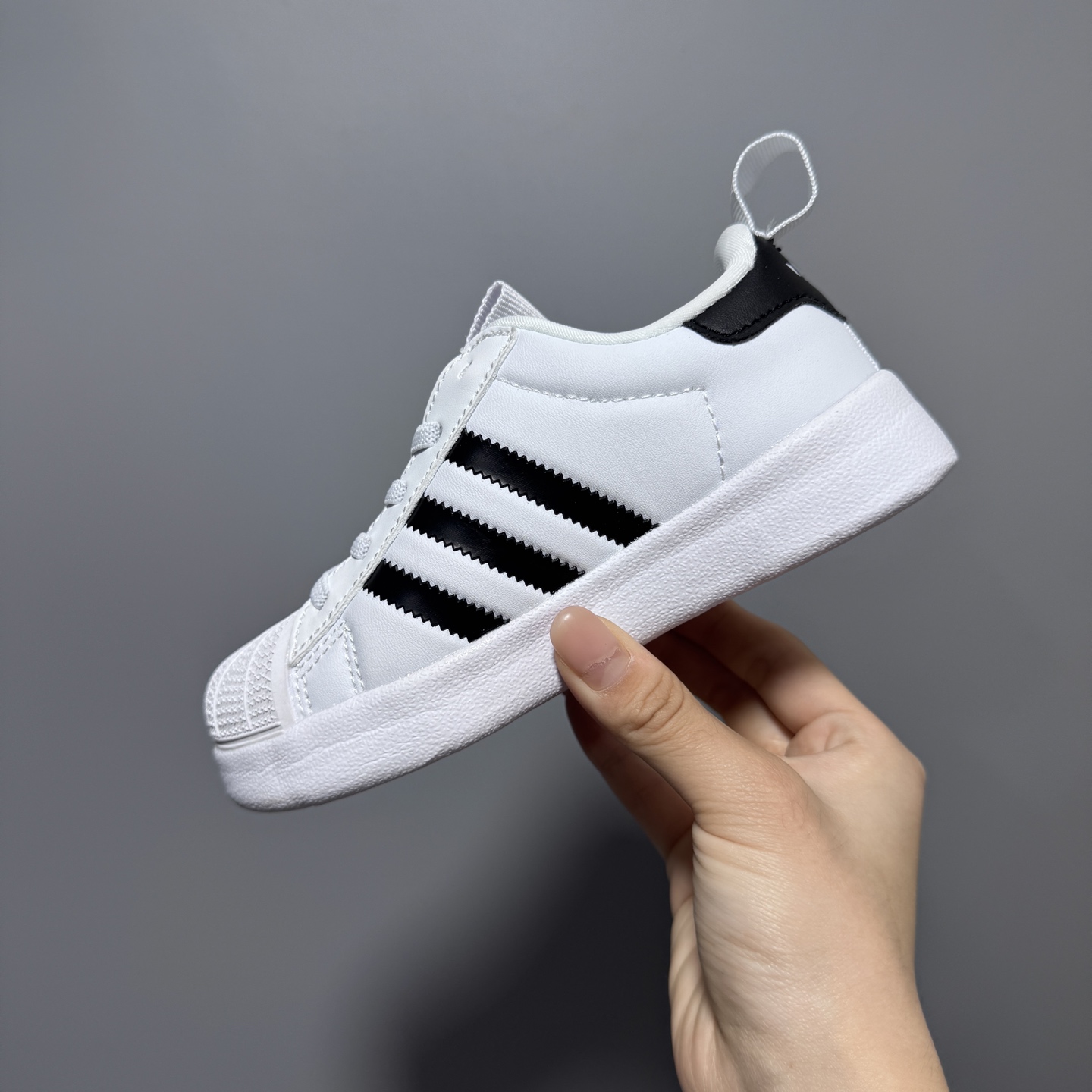 图片[6]-专G版A家新款贝壳头松紧带一脚蹬儿童运动鞋 尺码：22-37码 经典贝壳头系列🆕 人手两双款式，百搭又时髦✨ 松紧带设计，穿脱方便✌🏻 原装耐磨防滑大底，脚感不言而喻☁️-选品中心