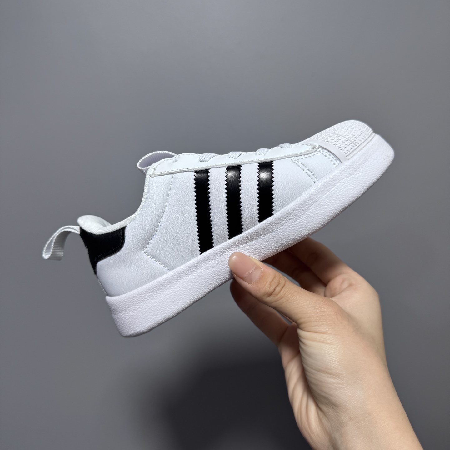 图片[5]-专G版A家新款贝壳头松紧带一脚蹬儿童运动鞋 尺码：22-37码 经典贝壳头系列🆕 人手两双款式，百搭又时髦✨ 松紧带设计，穿脱方便✌🏻 原装耐磨防滑大底，脚感不言而喻☁️-选品中心